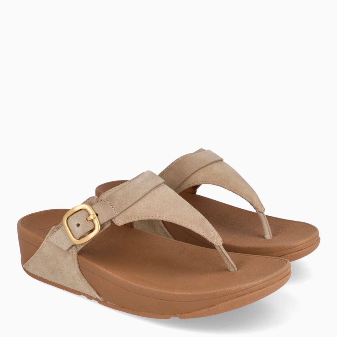 Sandalias de la marca Fitflop, modelo LULU. Sandalias elaboradas en ante color camel con hebilla en la pala. Interior de esclavas en neopreno color nude. Suela de goma con una cuña de 6cm de altura. Estas sandalias Fitflop LULU son ideales para esta temporada!