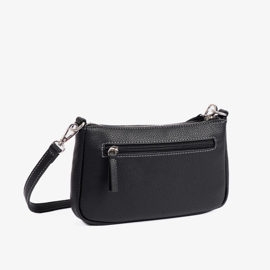 Bolso de la marca Matias Salva, modelo MAYE. Bolso elaborado en polipiel de alta calidad color negro, con un acabado fiel a la piel natural. Tamaño pequeño, ideal para llevar tus imprescindibles. Bandolera ajustable en altura. Interior forrado en textil suave al tacto. Bolsillos estratégicamente ubicados para llevarlo todo organizado. Bolso Matias Salva MAYE, ideal para tu dia a día! Medidas: 23x13.5x03 cm.