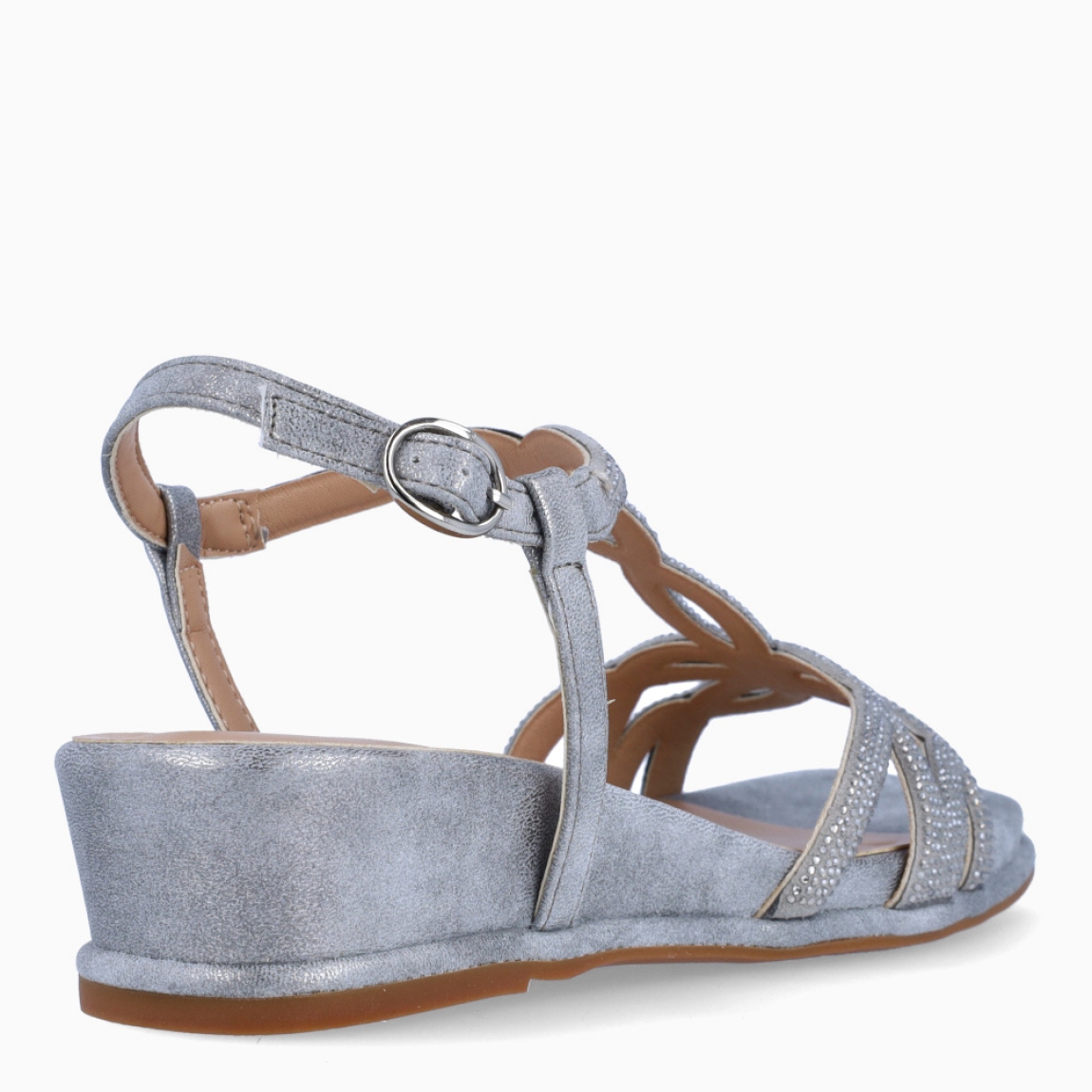 Sandalias de la marca Alma en Pena, modelo MINEA. Exterior de las sandalias en piel color plata con tiras en brillantes. Cierre de las sandalias con hebilla en el tobillo y cuña de 3cm de altura. Estas sandalias Alma en Pena MINEA son un complemento que le aportará estilo y comodidad a tus looks de temporada.