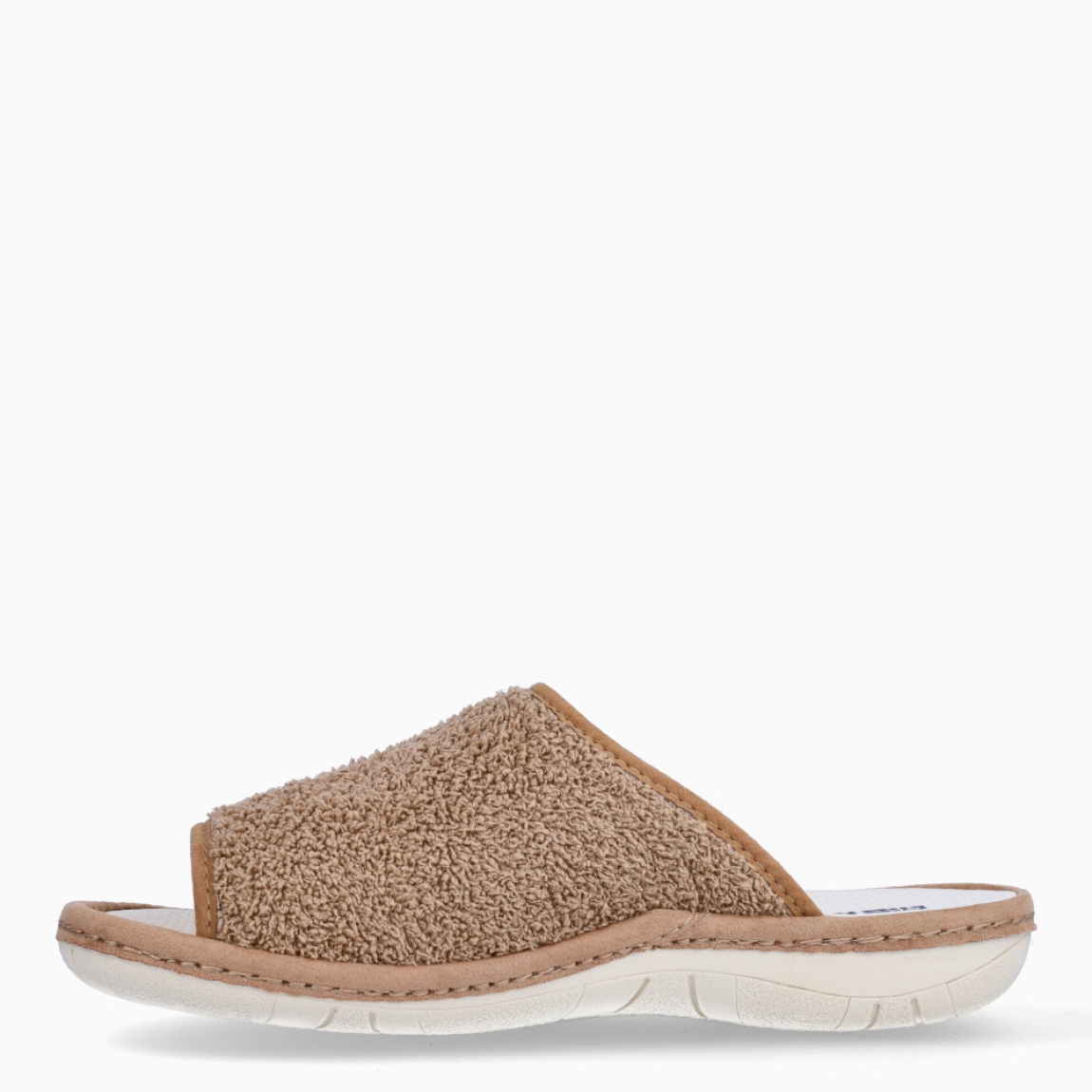 Zapatillas de la marca Nordikas, modelo BOREAL. Exterior de las zapatillas en toalla color beig. Interior de las zapatillas en piel troquelada color blanco. Zapatillas con suela plana y de goma. Estas zapatillas Nordikas BOREAL te garantizan la comodidad y ligereza que necesitas para estar en casa.