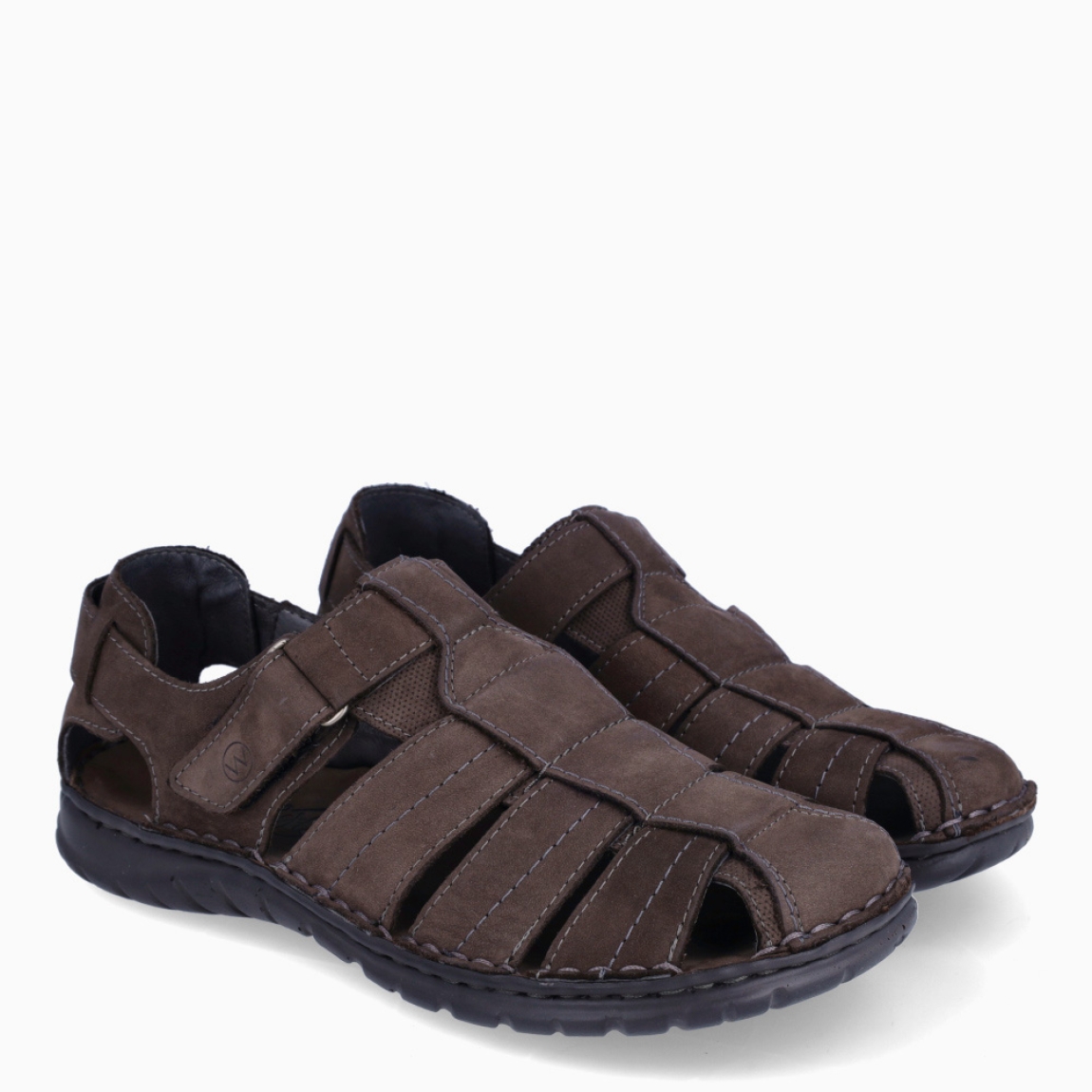 Sandalias clásicas de la marca Walk & Fly, modelo 541. Exterior en piel color marrón con tiras cruzadas. Cierre con velcro y con plataforma de goma plana. Estas sandalias Walk & Fly 541 tienen la comodidad que necesitas en tu día a día!