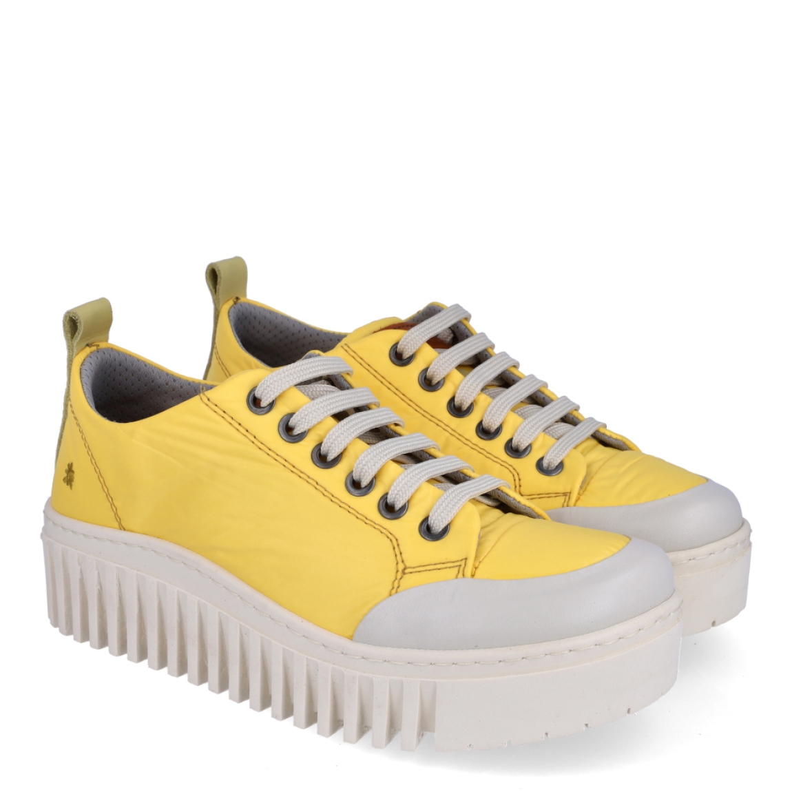 Deportivas de la marca Art, modelo BLASCO. Elaboradas en naylon de color verde militar. Deportivas Art con plantilla acolchada y extraíble para máxima comodidad. Cierre de las deportivas con cordones blancos. Deportivas Art con suela con plataforma dentada 3.5cm. Estas deportivas Art BLASCO son un complemento ideal para llevar en tu día a día esta temporada!