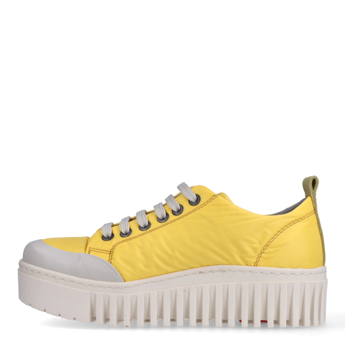 Deportivas de la marca Art, modelo BLASCO. Elaboradas en naylon de color verde militar. Deportivas Art con plantilla acolchada y extraíble para máxima comodidad. Cierre de las deportivas con cordones blancos. Deportivas Art con suela con plataforma dentada 3.5cm. Estas deportivas Art BLASCO son un complemento ideal para llevar en tu día a día esta temporada!