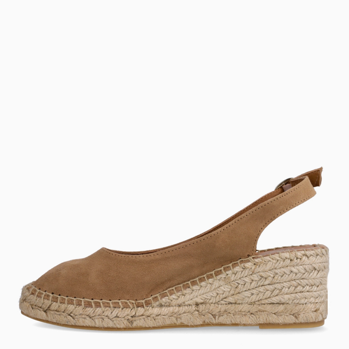 Alpargatas de la marca Itse, modelo CORMAC. Elaboradas en ante color camel con punta cerrada. Interior en piel color nude. Cierre de alpargatas Itse con hebilla en tobillo y suela de cuña con 5cm de altura. Estas alpargatas Itse CORMAC, son un complemento ideal para estilizar tus looks con estilo y comodidad!