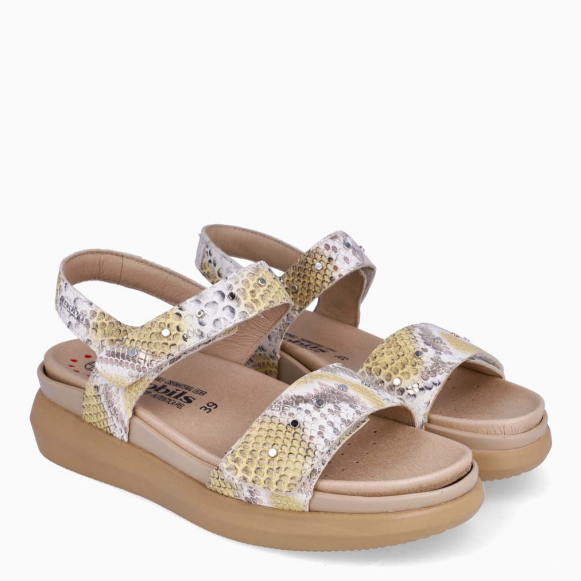 Sandalias de la marca Mephisto, modelo AZUNNA. Exterior en piel color amarillo con estampado en animal print serpiente. Interior en piel color beig. Cierre con doble velcro en pala. Sandalias Mephisto con plataforma de 4cm de altura. Estas sandalias Mephisto AZUNNA son ideales para esta temporada, te darán la comodidad y estilo en tu día a día!