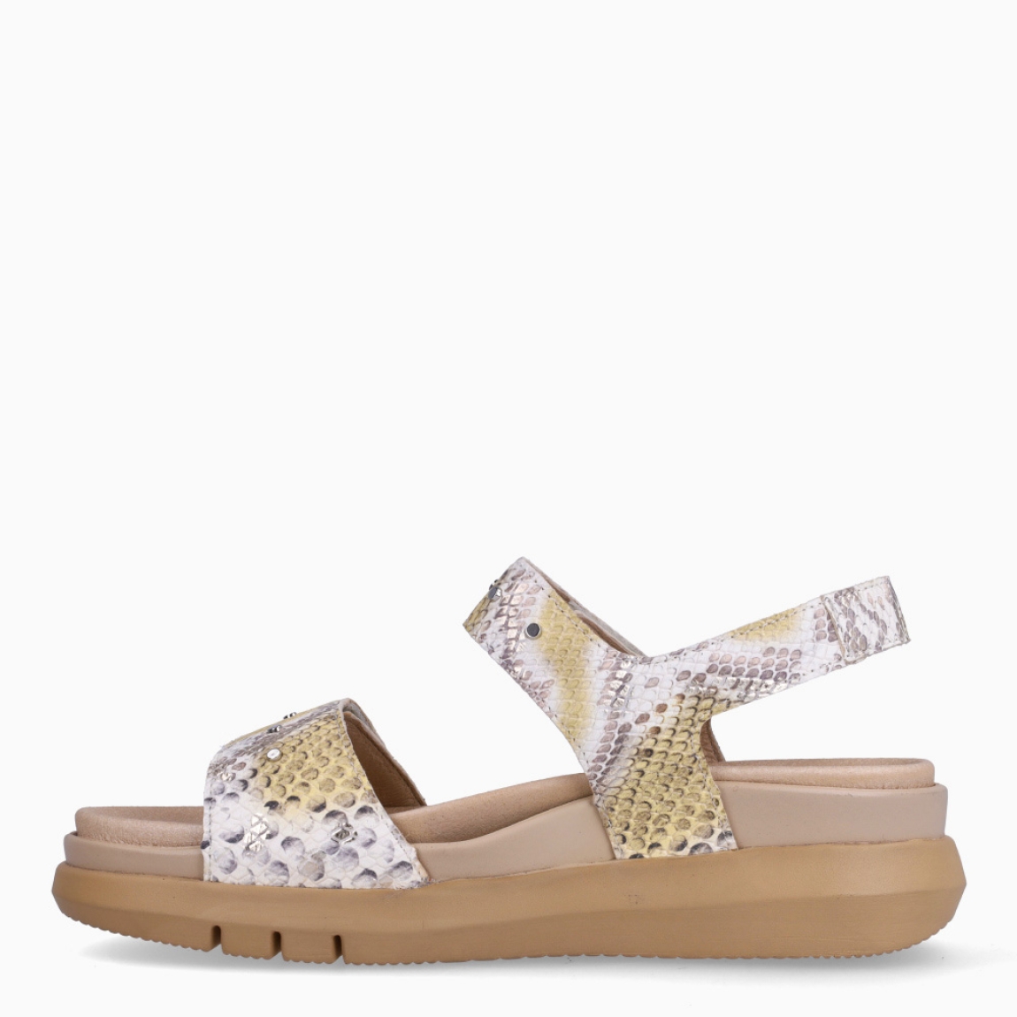 Sandalias de la marca Mephisto, modelo AZUNNA. Exterior en piel color amarillo con estampado en animal print serpiente. Interior en piel color beig. Cierre con doble velcro en pala. Sandalias Mephisto con plataforma de 4cm de altura. Estas sandalias Mephisto AZUNNA son ideales para esta temporada, te darán la comodidad y estilo en tu día a día!