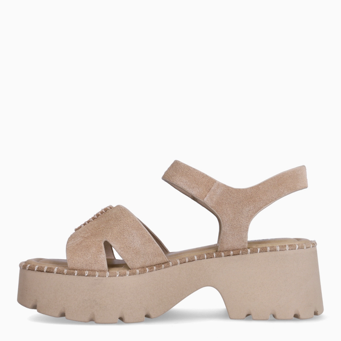 Sandalias de la marca Tamaris, modelo JOSELYN. Elaboradas en ante color taupe con tiras cruzadas y costura. Interior en piel color taupe. Cierre de sandalias Tamaris con velcro en tobillo. Suela con tacón grueso de 6cm de altura. Estas sandalias Tamaris JOSELYN, son un complemento ideal para llevar todos los días esta temporada!
