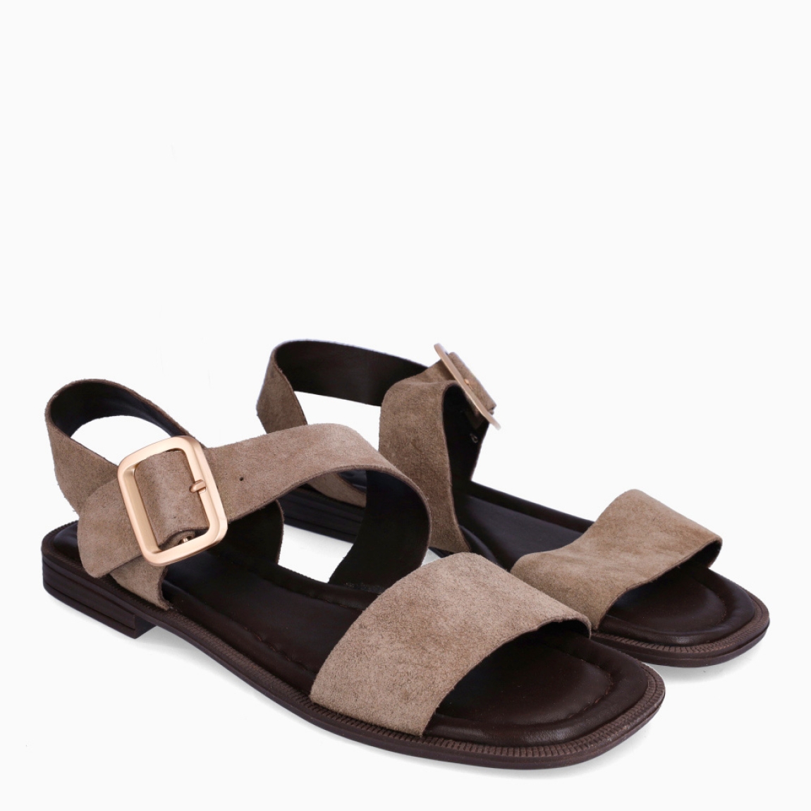 Sandalias de la marca Itse, modelo DEMI. Exterior elaborado en ante color taupe. Interior en piel color marrón. Sandalias Itse con cierre de hebilla en el tobillo y suela plana. Estas sandalias Itse DEMI son un complemento clásico, ideal para esta temporada!
