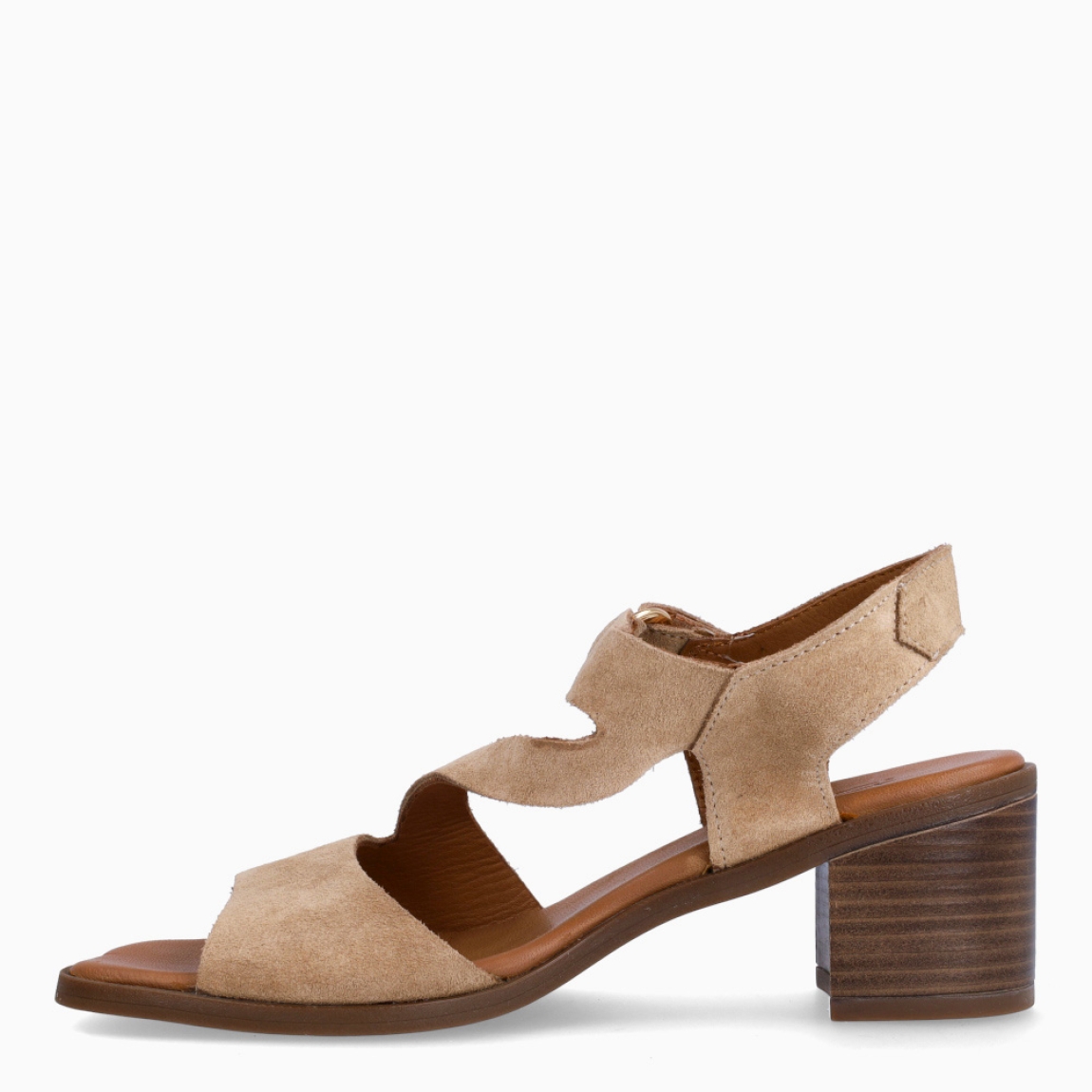 Sandalias de la marca Itse, modelo BELMA. Exterior elaborado en ante color beig con tiras cruzadas en pala. Interior en piel color cuero. Sandalias Itse con cierre de velcro en el tobillo. Sandalias Itse con tacón de 5cm de altura. Estas sandalias Itse BELMA son un complemento clásico, ideal para esta temporada!