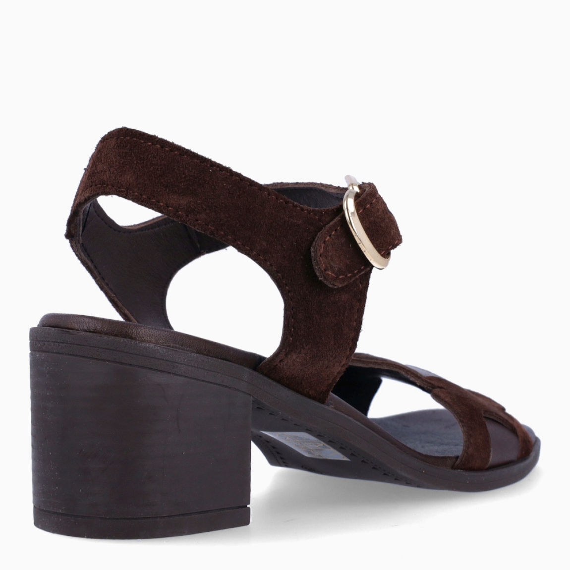 Sandalias de la marca Itse, modelo BENGU. Exterior elaborado en ante color marrón oscuro con tiira en pala. Interior en piel color marrón. Sandalias Itse con cierre de hebilla en el tobillo. Sandalias Itse con tacón de 4cm de altura. Estas sandalias Itse BENGU son un complemento clásico, ideal para esta temporada!