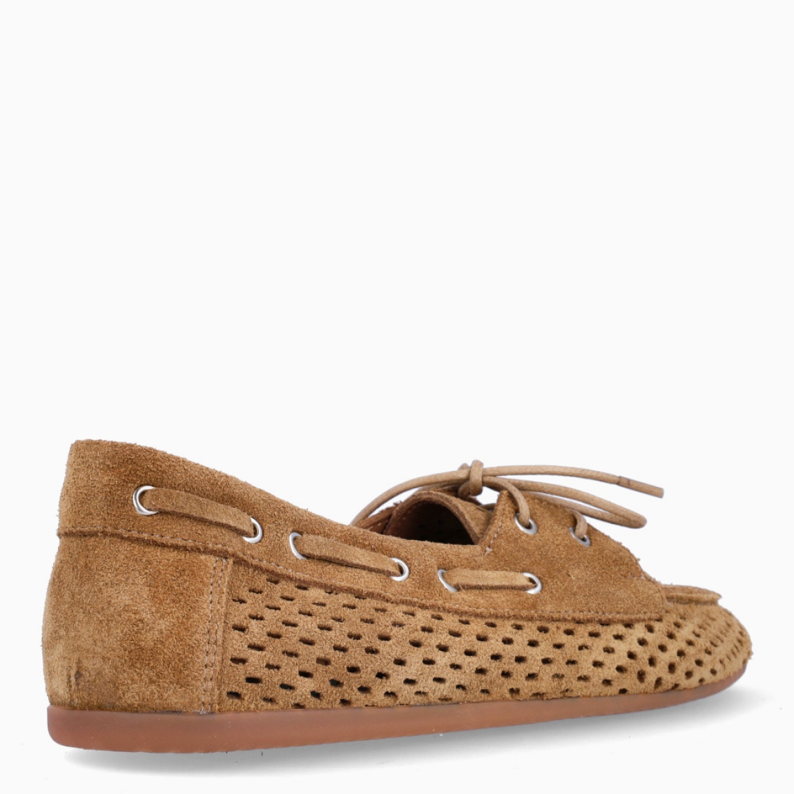 Mocasines transpirables de la marca Itse, modelo ALARA. Elaborados en ante color camel con efecto troquelado y cordones en pala. Interior en piel color camel. Suela de goma plana. Cierre con cordones. Mocasines transpirables Itse ALARA son un complemento clásico, e ideal para la comodidad de tu día a día!