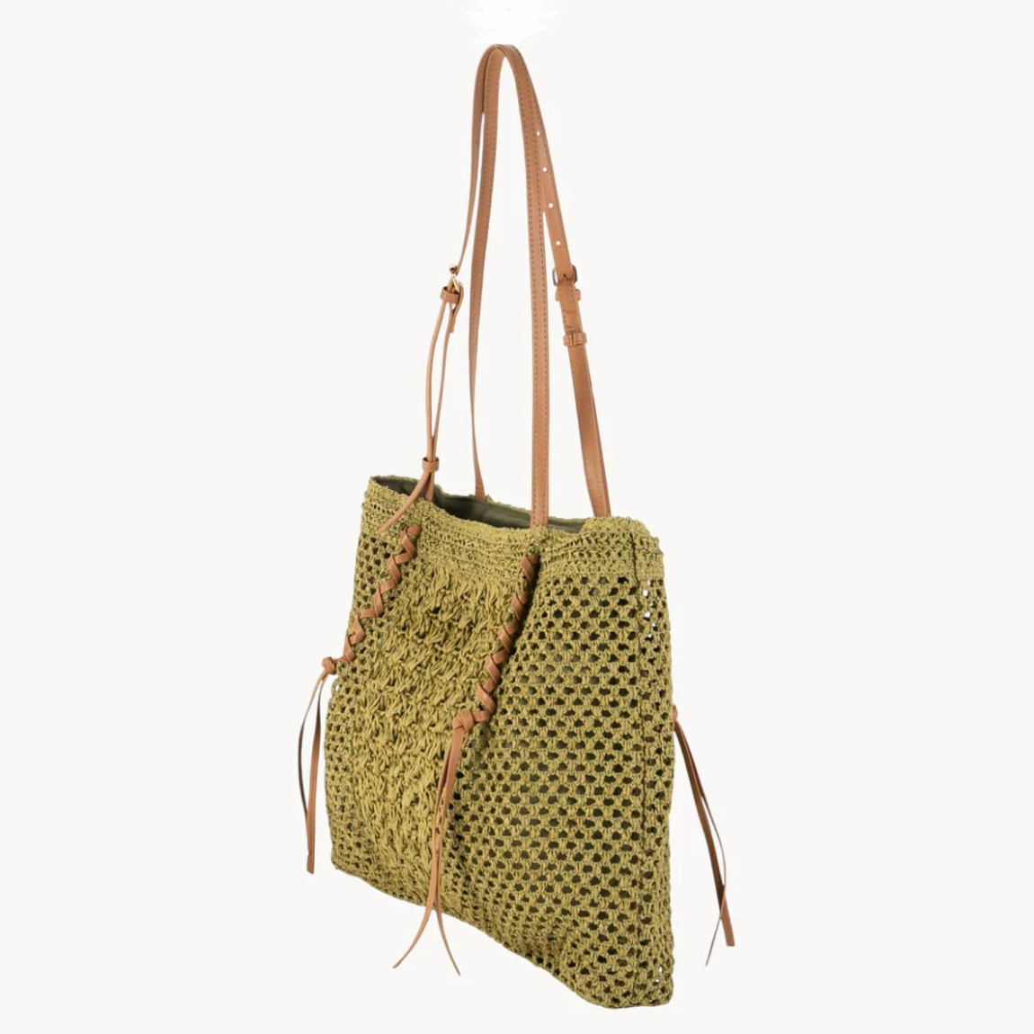 Bolso shopper de la marca KBAS, modelo ADRIA. Bolso atemporal elaborado en sofisticada dibra natural de acabado liso y color verde. Bolso KBAS cuenta con una resistente asa de hambro y una cremallera para asegurar tus pertenencias. Este bolso KBA ADRIA, es un complemento de máxima funcionalidad, imprescindible para la temporada SS26, es la combinación perfecta de moda orgánica y utilidad diaria. Medidas: alto 32cm y ancho 40cm.