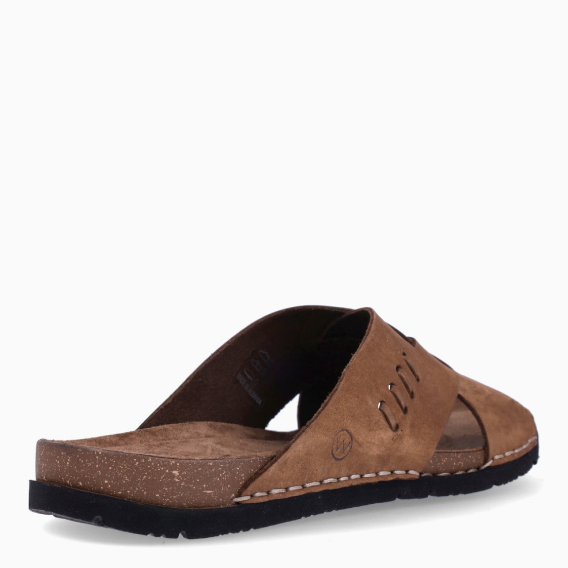 Sandalias clásicas de la marca Walk & Fly, modelo 868. Exterior en neopreno color marrón con tiras cruzadas. Sandalias abiertas con plataforma de goma plana. Estas sandalias Walk & Fly 868 tienen la comodidad que necesitas en tu día a día!