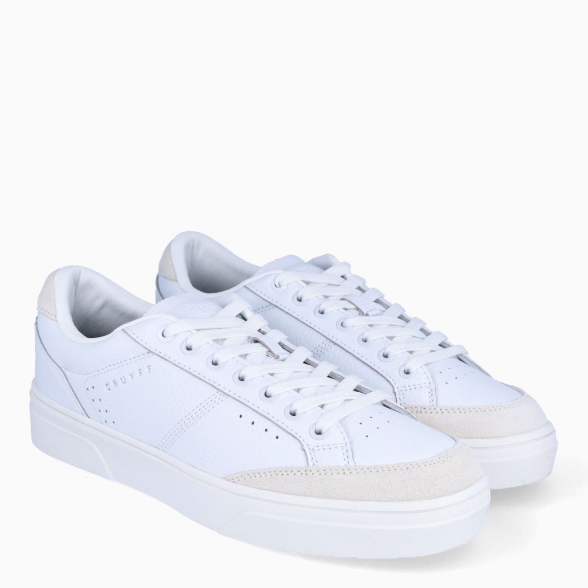 Deportiva de la marca Cruyff, modelo TENNIS ULTRA 2 Exterior de la deportiva en piel color blanco con detale en ante. Interior de la deportiva en textil de color blanco Cierre de la deportiva con cordones. Suela de goma plana. Plantilla muy cómoda, acolchada para garantizar el máximo confort. La deportiva Cruyff TENNIS ULTRA 2 es una nueva y exclusiva technología de Cruyff que mejora el rendimiento gracias a una mayor amortiguación.