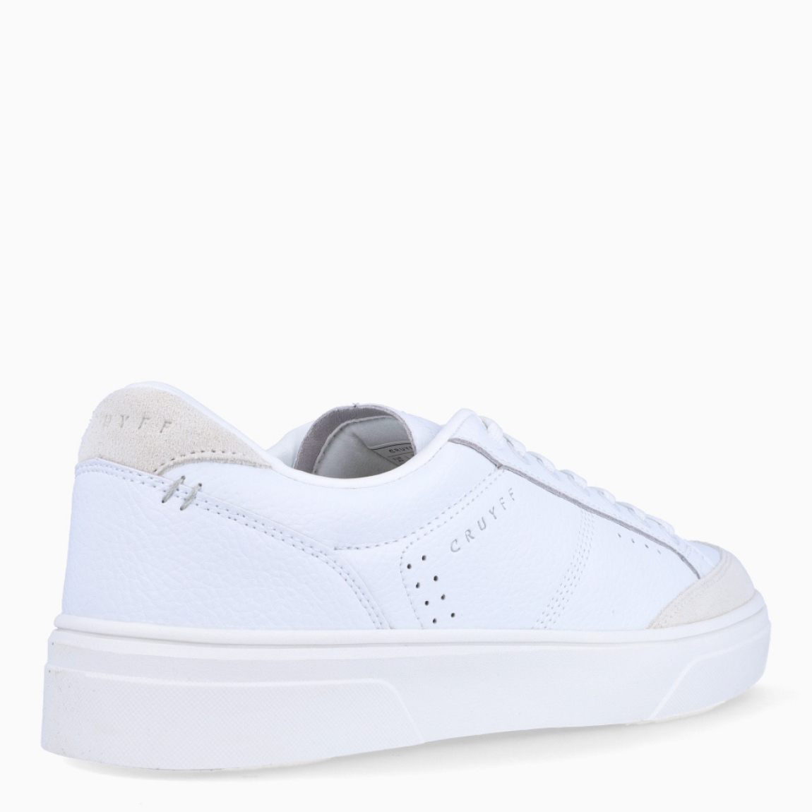 Deportiva de la marca Cruyff, modelo TENNIS ULTRA 2 Exterior de la deportiva en piel color blanco con detale en ante. Interior de la deportiva en textil de color blanco Cierre de la deportiva con cordones. Suela de goma plana. Plantilla muy cómoda, acolchada para garantizar el máximo confort. La deportiva Cruyff TENNIS ULTRA 2 es una nueva y exclusiva technología de Cruyff que mejora el rendimiento gracias a una mayor amortiguación.