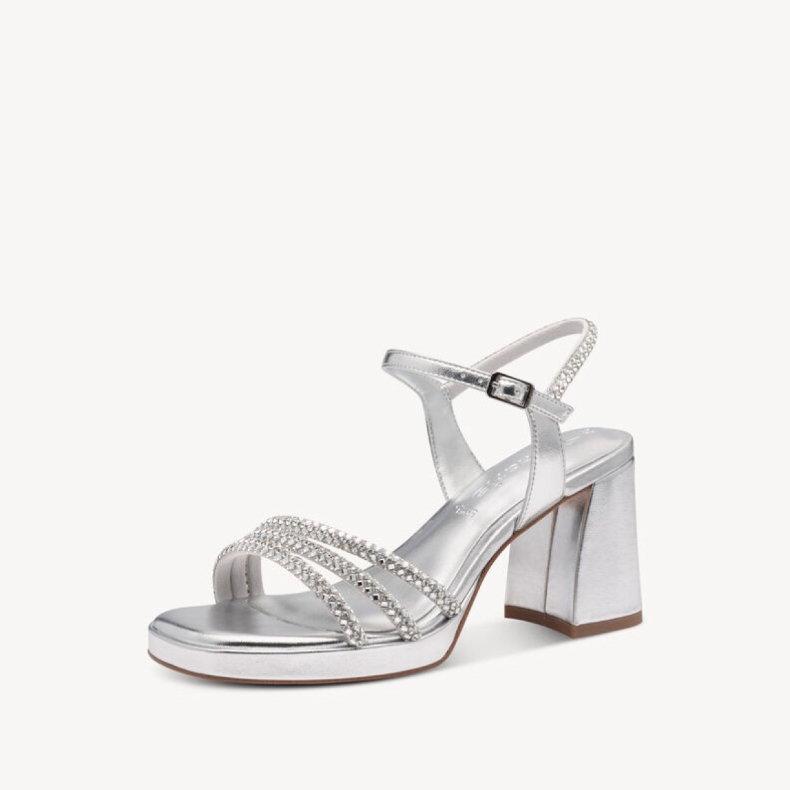 Sandalias de la marca Tamaris, modelo GIA. Exterior en piel color plata con tiras en pala y talón con aplicaciones de pedrería brillante. Interior en piel color plata. Cierre de sandalias Tamaris con hebilla en tobillo. Sandalias con tacón de 7cm de altura. Estas sandalias Tamaris GIA son ideales para las ocasiones especiales, te ayudarán a crear y estilizar diferentes looks!