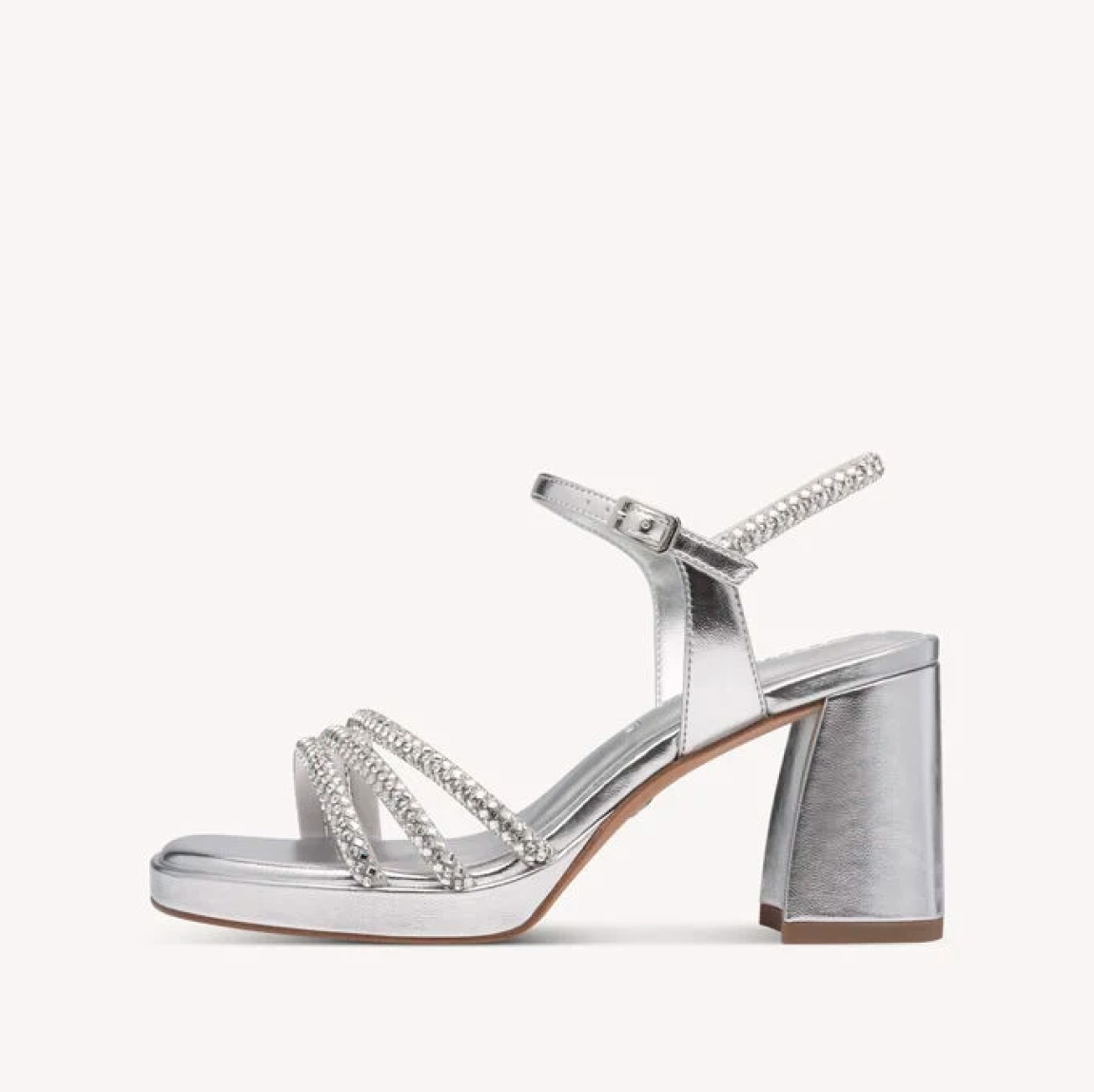 Sandalias de la marca Tamaris, modelo GIA. Exterior en piel color plata con tiras en pala y talón con aplicaciones de pedrería brillante. Interior en piel color plata. Cierre de sandalias Tamaris con hebilla en tobillo. Sandalias con tacón de 7cm de altura. Estas sandalias Tamaris GIA son ideales para las ocasiones especiales, te ayudarán a crear y estilizar diferentes looks!