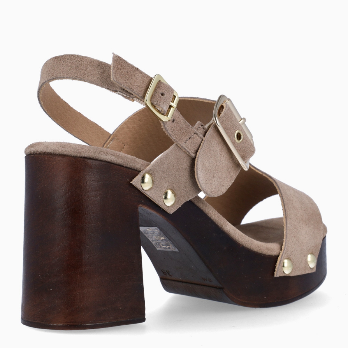 Sandalias de la marca Itse, modelo CETARA. Elaboradas en ante color taupe con hebilla grande en pala. Interior en ante color taupe. Cierre de sandalias Itse con hebilla en tobillo y suela con tacón de 9cm de altura. Estas sandalias Itse CETARA son ideales para ti!