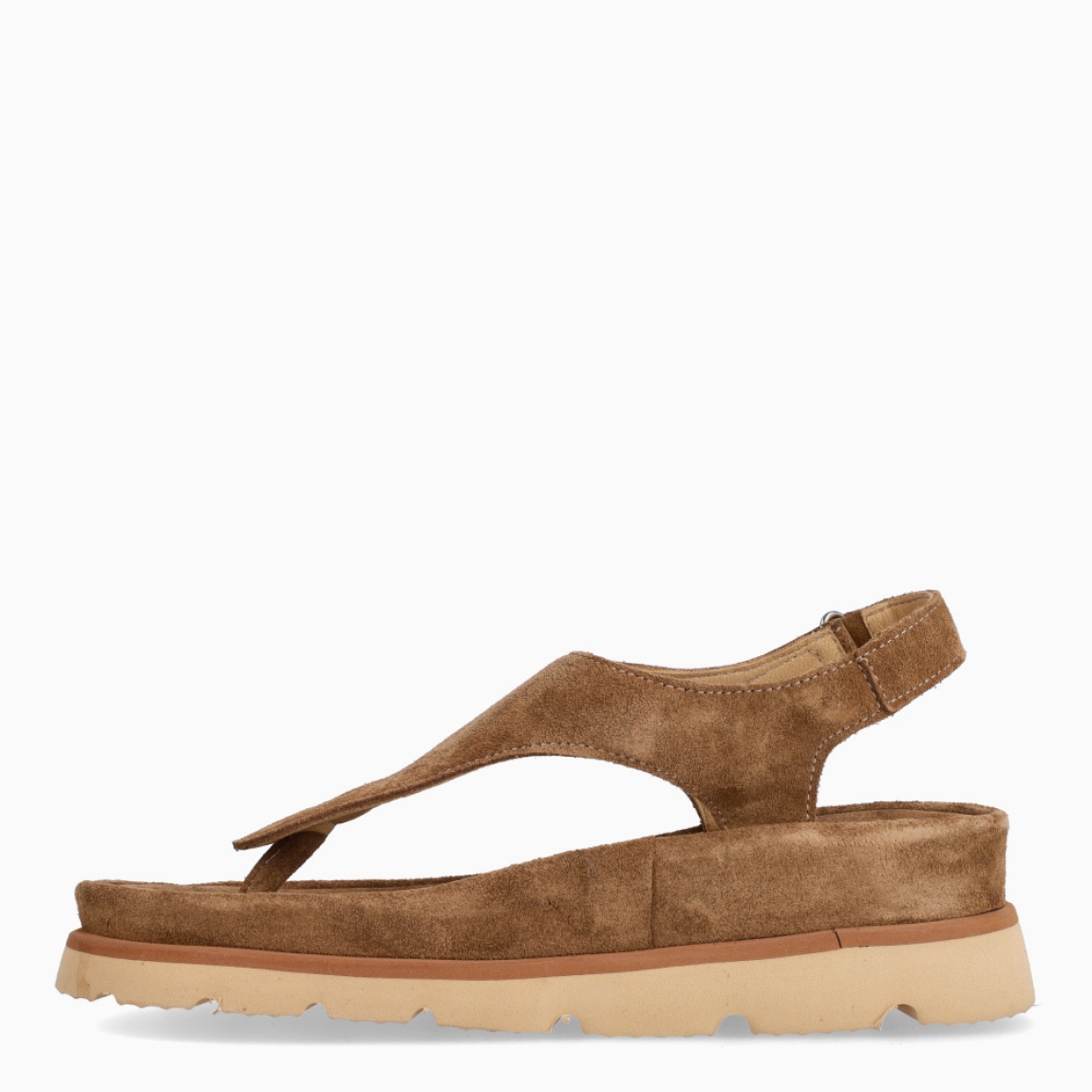Sandalias de la marca Itse, modelo Alba. Elaboradas en ante color camel. Esclavas con cierre de velcro en tobillo y suela dentada con plataforma de 4cm de altura. Estas sandalias esclavas Itse Alba son un complemento ideal!