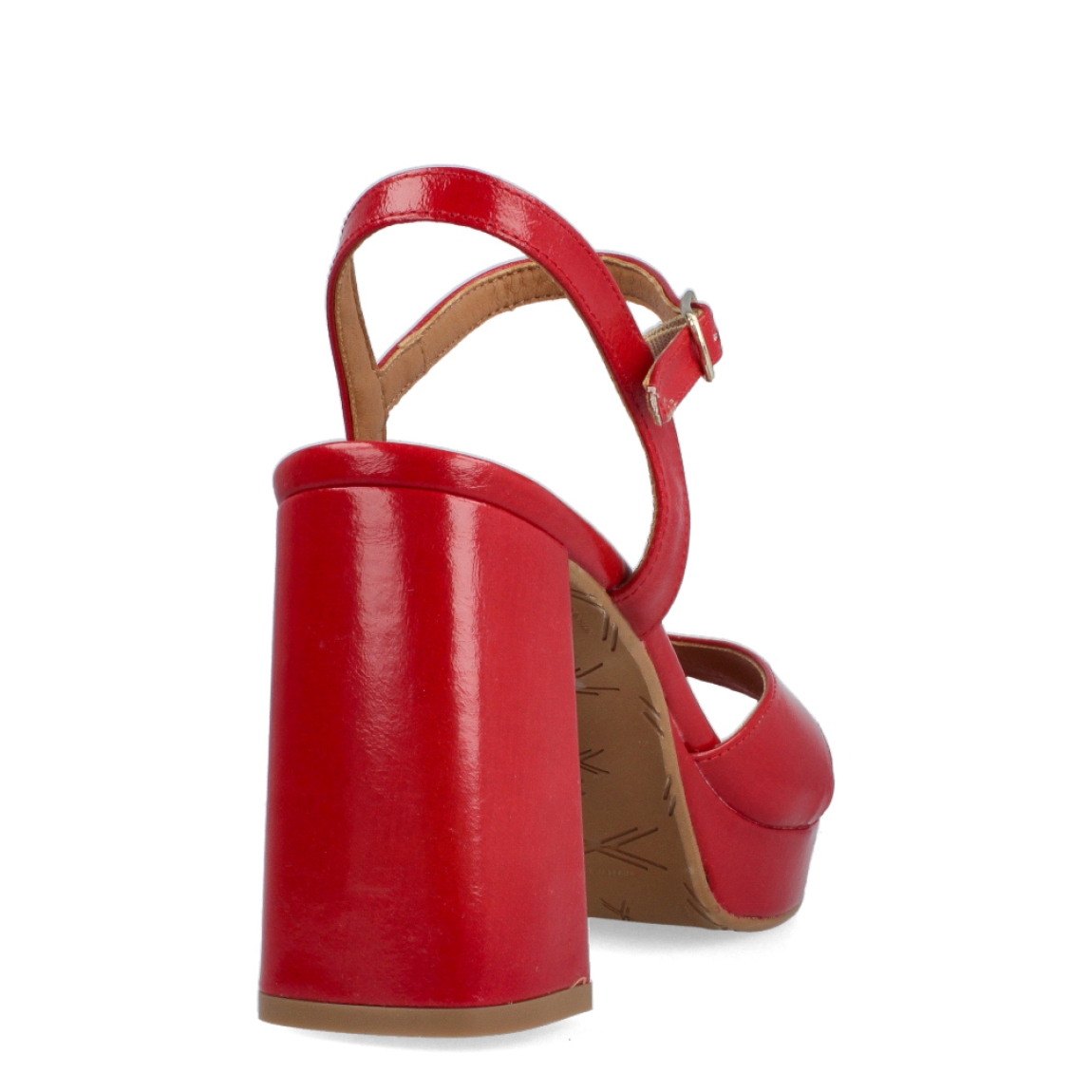 Sandalia roja de la marca Itse, modelo Adore. Exterior de la sandalia de piel de color rojo. Interior de la sandalia de piel. Cierre de la sandalia con hebilla en el tobillo. Sandalia con tacón ancho de 9cm de altura incluyendo 2cm de plataforma. Las sandalias Itse Adore son ideales para lucirlas en tus eventos y perfectas para completar tus looks.