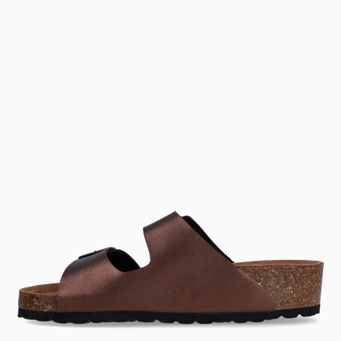 Sandalias de la marca Itse, modelo AZABU. Sandalias elaboradas en piel color marrón con efecto brillante. Sandalias con interior en corcho. Suela de goma y plana. Cierre de sandalias Itse con doble hebilla en pala. Sandalias Itse AZABU, unas clásicas para tu fondo de armario esta temporada de verano!