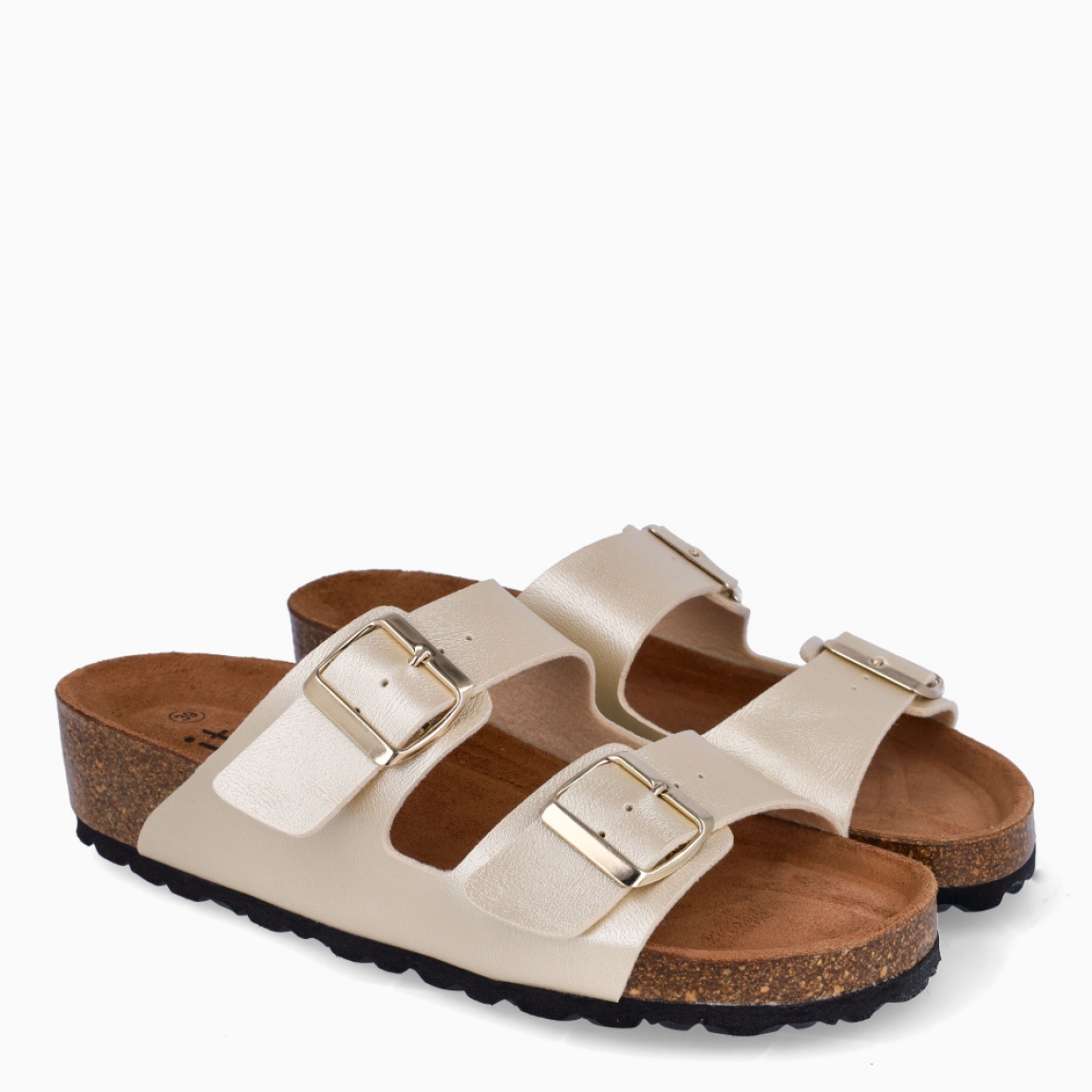 Sandalias de la marca Itse, modelo AZABU. Sandalias elaboradas en piel color oro con efecto brillante. Sandalias con interior en corcho. Suela de goma y plana. Cierre de sandalias Itse con doble hebilla en pala. Sandalias Itse AZABU, unas clásicas para tu fondo de armario esta temporada de verano!