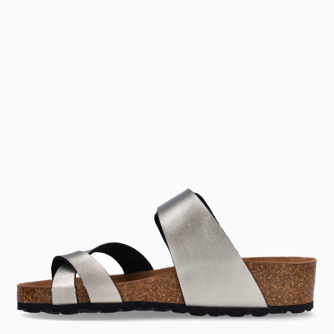 Sandalias de la marca Itse, modelo AUSTIN. Sandalias elaboradas en piel color platino brillante. Tiras cruzadas en pala. Cierre de sandalias Itse con hebilla en pala. Interior en corcho. Suela plana y de goma. Estas sandalias Itse AUSTIN, son unas básicas para esta temporada!