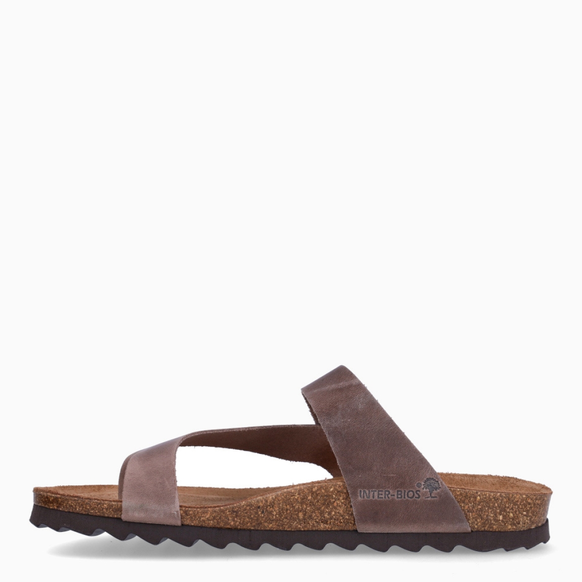 Sandalias de la marca Inter Bios, modelo DINA. Sandalias elaboradas en piel color marrón. Cierre con hebilla y suela de goma plana. Estas sandalias Inter Bios DINA es un complemento ideal para tus looks de temporada.