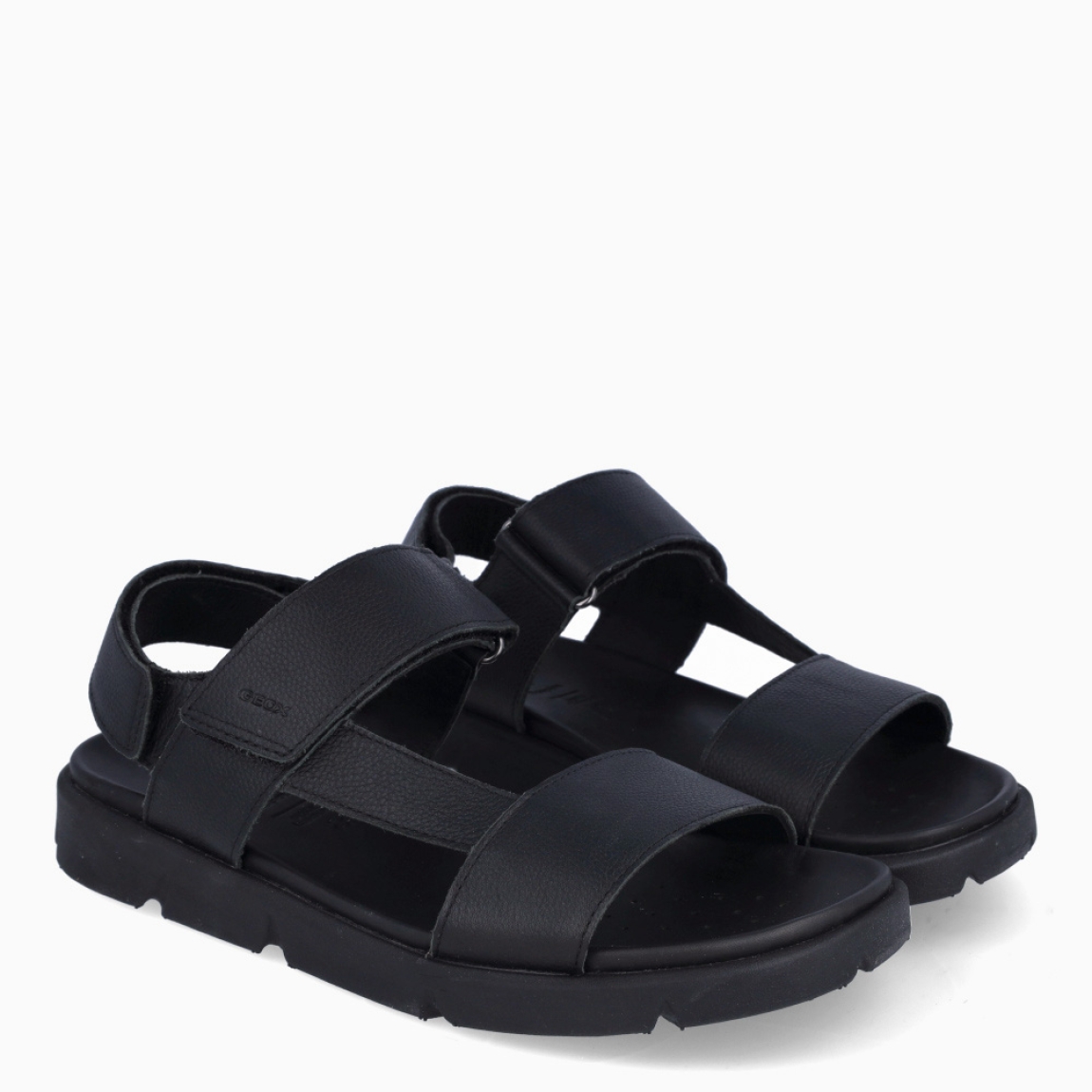 Sandalias para hombre de la marca Geox, modelo XAND 2S. Sandalias elaboradas en piel lisa color negro. Sandalias Geox con doble tiras en pala y lateral. Sandalias Geox con cierre en velcro. Sandalias con suela plana de goma. Sandalias GEOX XAND 2S, básicas para tu día a día, para que vayas a donde sea con máxima comodidad.