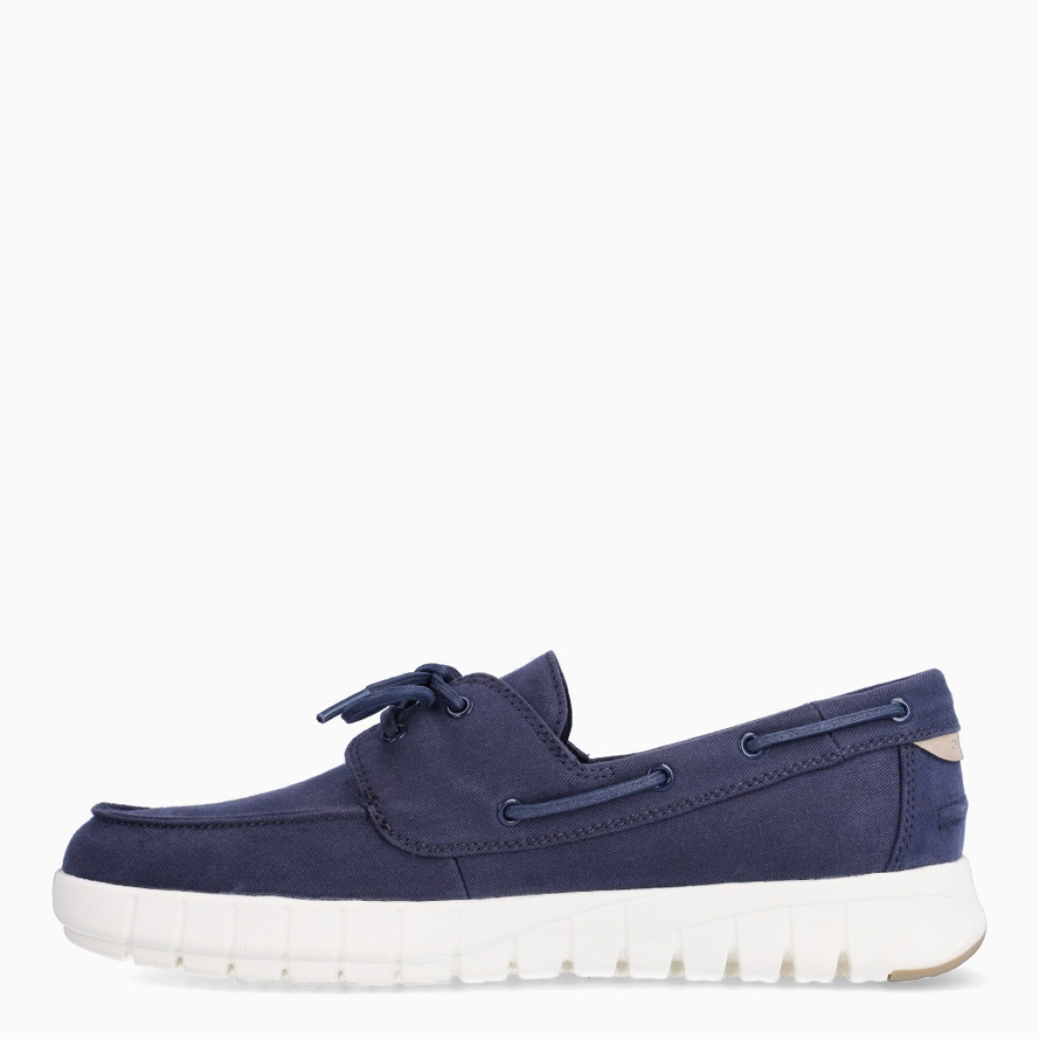 Mocasines de la marca Geox, modelo U FLEXTRIDE. Mocasines elabordos en lona color azul marino con cordones como cierre en la pala. Interior con plantilla acolchada para máxima comodidad. Mocasines Geox U FLEXTRIDE, con suela dentada. Mocasines Geox, ideales para tu día a día esta temporada!