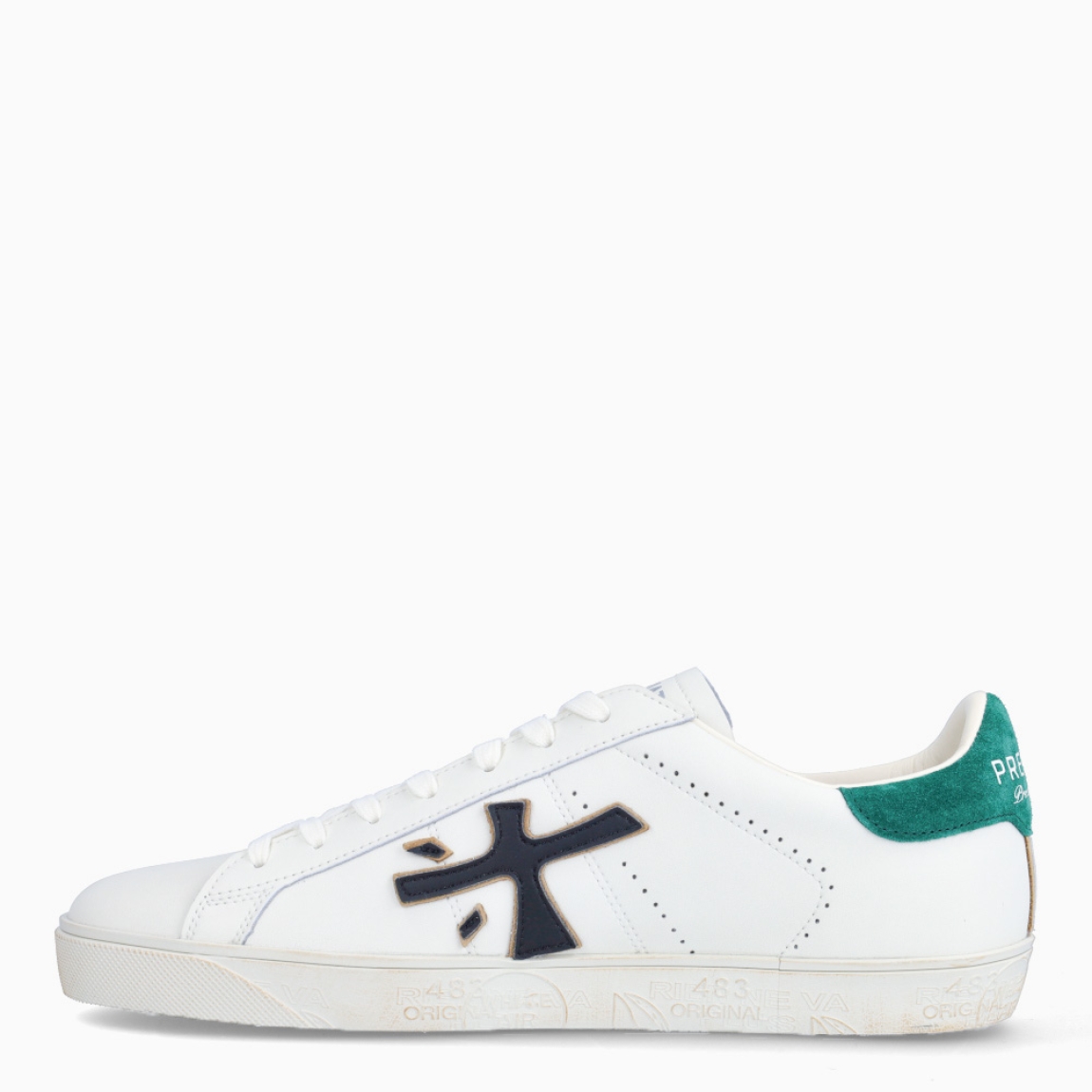 Deportivas para hombre de la marca Premiata, modelo STEVEND_H. Exterior de las deportivas en piel color blanco con detalle en ante color camel y verde. Logo de color verde. Interior de las deportivas en piel color blanco. Cierre de las deportivas con cordones blancos. Deportivas Premiata Stevend_H tienen el diseño perfecto para temporada, no puede faltar este modelo clásico en tu armario!