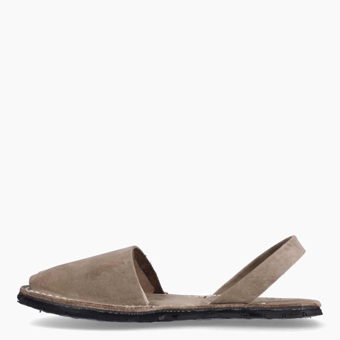 Albarca para hombre de la marca Munné, modelo COSTERO PRO. Albarca elaborada en ante color kaki. Albarcas con punta abierta y tira en pala. Albarcas Munné COSTERO PRO, complemento clásico para usar en tu día a día esta temporada.