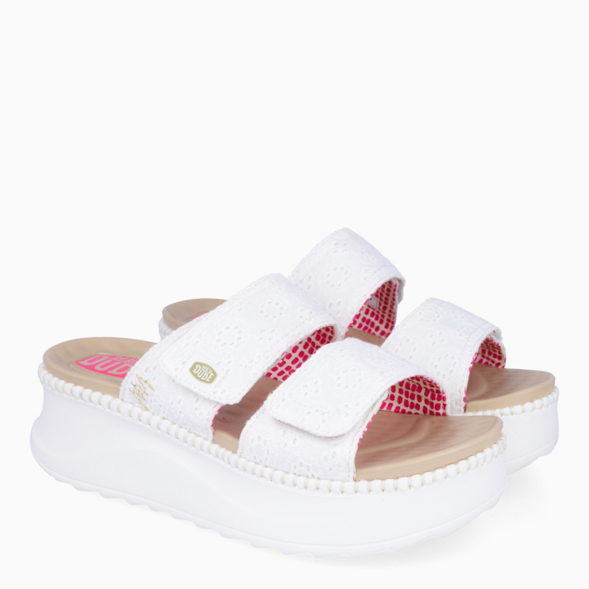 Sandalias de la marca Heydude, modelo DELRAY. Exterior elaborado en tela color blanco con diseños estampados. Interior en piel color nude. Cierre de sandailas Heydude con doble velcro en la pala. Sandalias con cuña de 5cm de altura. Estas sandalias Heydude DELRAY son un complento básico, clásico y cómodo para tu día a día!