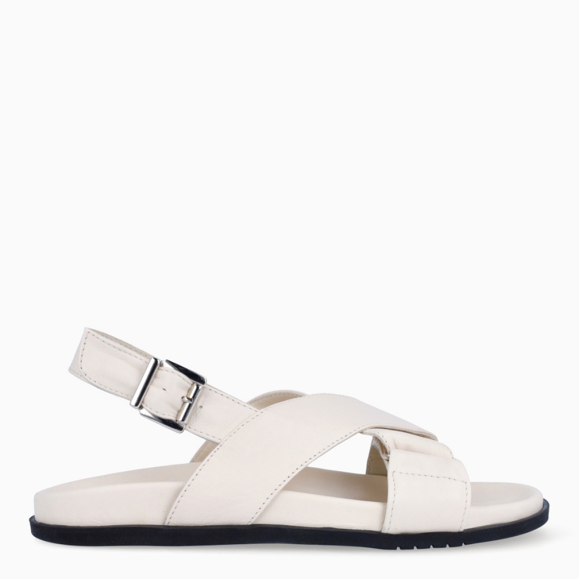 Sandalias de la marca Itse, modelo LENA 22. Sandalias elaboradas en piel color beig con detalles en tiras cruzadas en la pala. Cierre de las sandalias con hebilla en el tobillo y plataforma plana de goma. Estas sandalias Itse LENA 22 son el complemento que dará personalidad y comodidad a tus looks de temporada.