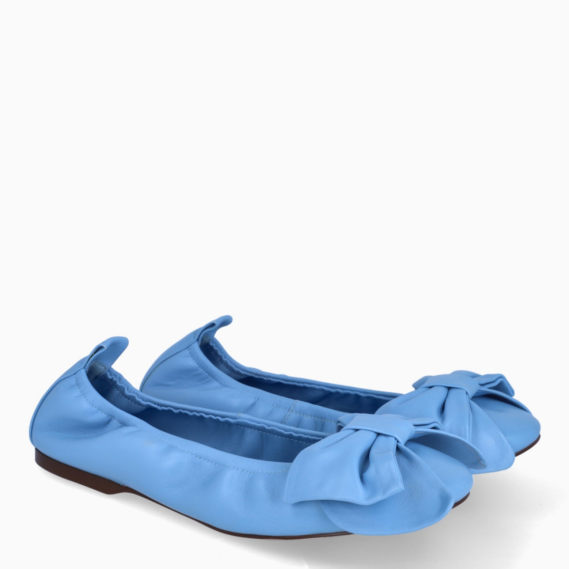 Bailarinas de la marca Ines Palliser, modelo PEGGY. Exterior en piel color azul con detalle de lazo en la pala. Interior en piel color azul con plantilla acolchada y extraíble para máxima comodidad. Bailarinas con suela de goma. Estas bailarinas Ines Palliser, modelo PEGGY son ideales para tu día a día!