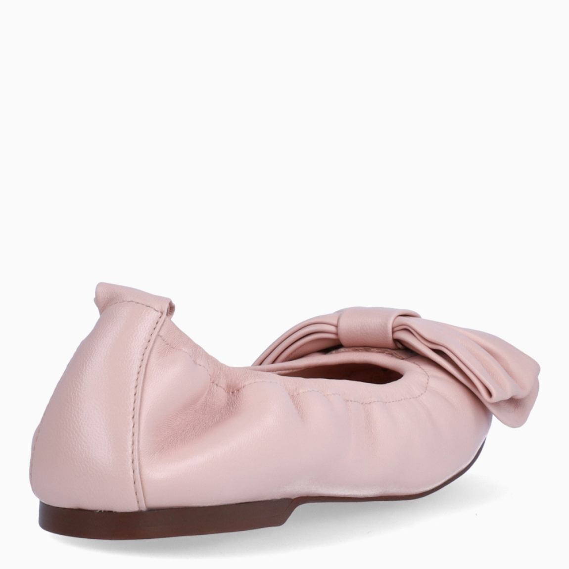 Bailarinas de la marca Ines Palliser, modelo PEGGY. Exterior en piel color nude con detalle de lazo en la pala. Interior en piel color nude con plantilla acolchada y extraíble para mñaxima comodidad. Bailarinas con suela de goma. Estas bailarinas Ines Palliser, modelo PEGGY son ideales para tu día a día!