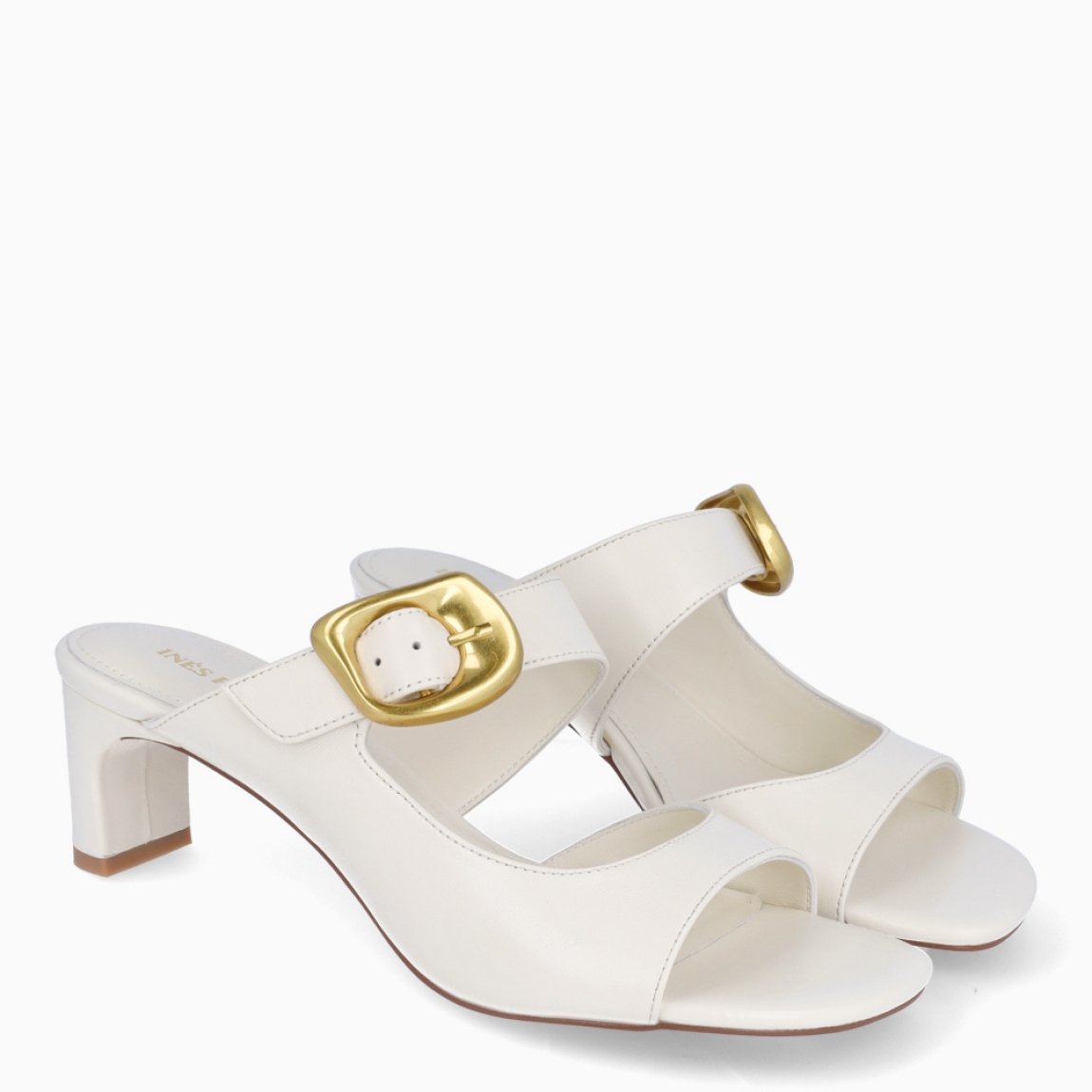 Sandalias de la marca Ines Palliser, modelo HELLA. Exterior en piel color blanco con punta redonda y cierre de hebilla color dorado en pala. Interior en piel color blanco. Sandalias con tacón de 5cm de altura. Estas sandalias Ines Palliser HELLA son unas clásicas, ideales para darle el look de elegancia y comodidad a tus looks!