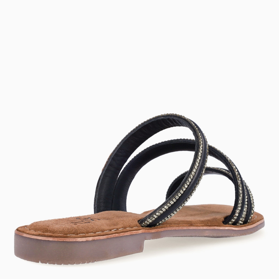 Sandalias de la marca Itse, modelo KENIA. Exterior elaborada en piel color negro con brillantes escarchados color plateado con tiras cruzadas en pala. Interior en ante color marrón. Suela plana de goma. Estas sandalias Itse KENIA son ligeras, cómodas y perfectas para tu día a día!