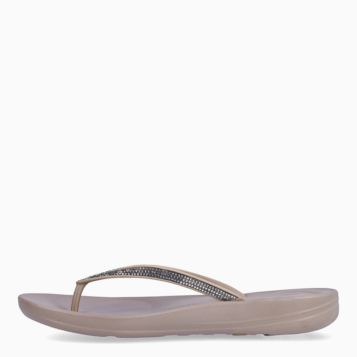 Sandalias de la marca Fitflop, modelo IQUSHION. Exterior elaborado en neopreno color gris con brillantes en pala. Interior en piel color gris. Suela plana de goma. Estas sandalias Fitflop IQUSHION son ideales para esta temporada!