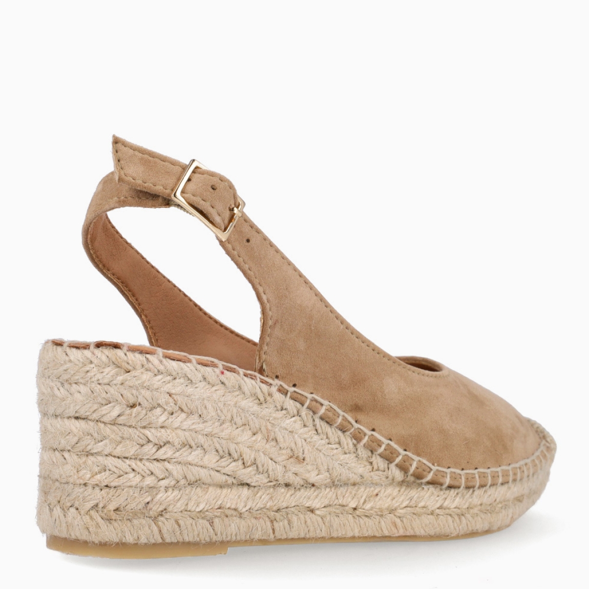 Alpargatas de la marca Itse, modelo CORMAC_. Exterior en ante color camel. Interior en piel color nude. Alpargatas Itse con cuña de 6cm de altura. Cierre con hebilla en el talón. Estas Alpargatas CORMAC_ son ideales para lucirlas esta temporada!