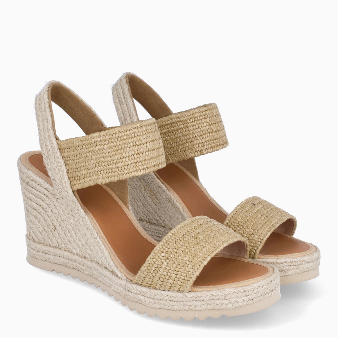 Alpargatas de la marca Casteller, modelo BLUMA. Exterior de las alpargatas en textil con efecto corrugado color camel. Interior de las alpargatas en piel color camel. Alpargatas con cuña de 8cm de altura. Estas alpargatas Casteller BLUMA son una tendencia de temporada. Gracias a su diseño, podrás estilizar tus looks con la máxima comodidad posible.