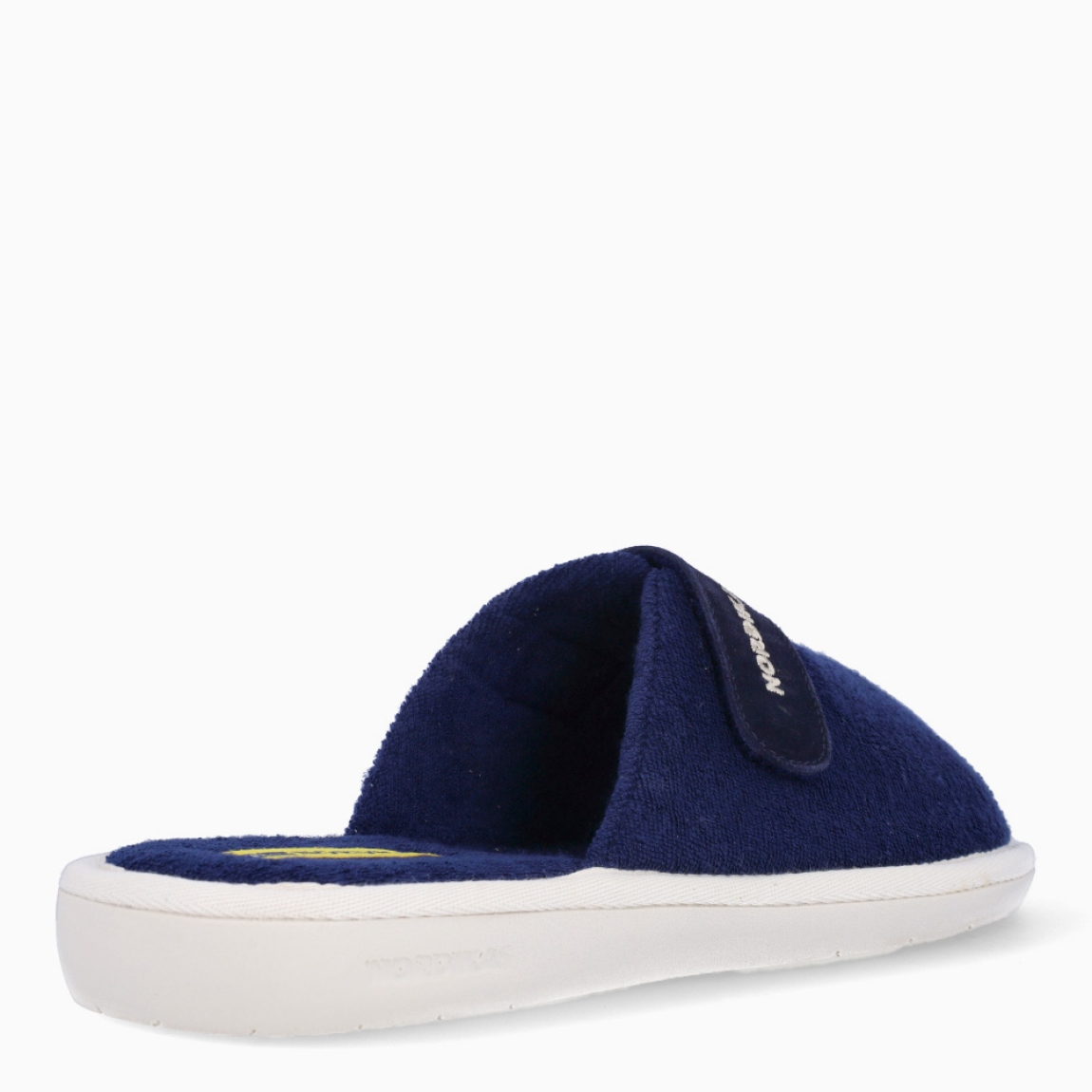 Zapatillas de la marca Nordikas, modelo TOP LINE. Exterior e interior de las zapatillas en toalla color azul. Cierre de las zapatillas con velcro y suela de goma plana. Estas zapatillas Nordikas TOP LINE, te hará disfrutar de la comodidad y ligereza de estar por casa.
