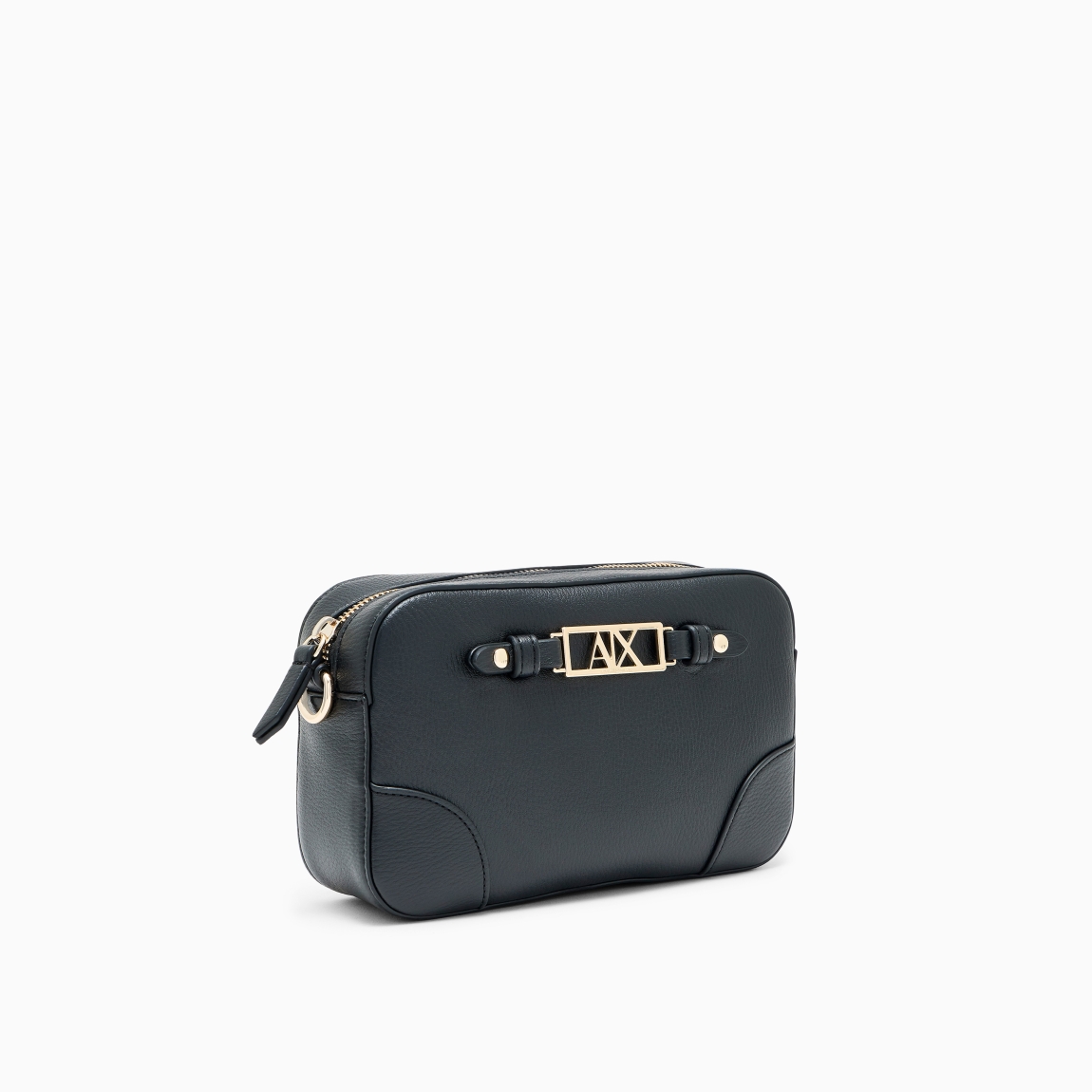 Bolso de la marca Armani Exchange, modelo ASTRID. Bolso elaborado en piel color negro con grabado de logo en metal en la parte delantera. Bolso Armani Exchange con diseño funcional es el complemento idóneo para moverte por la ciudad con total libertad. Su silueta minimalista se adapta con naturalidad a tu ritmo diario, ofreciendo una estética limpia y contemporánea. Presenta un cierre de cremallera superior para resguardar tus pertenencias y una correa ajustable que permite llevarlo cruzado o al hombro. En el panel frontal destaca una placa metálica y unas costuras decorativas que definen su estructura. El acabado exterior resistente asegura una gran durabilidad y un aspecto impecable en cada uso. No te puede faltar en el armario. Medidas: alto 13cm y ancho 21cm.