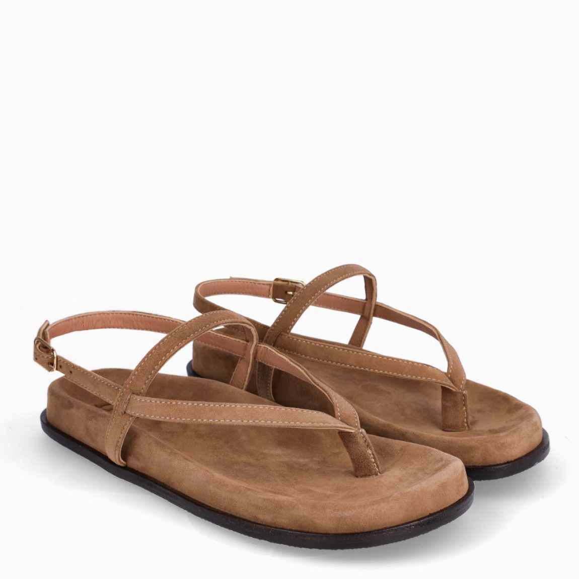Sandalias de la marca Itse, modelo TINOS. Sandalias elaboradas en ante color camel con tiras cruzadas en pala. Sandalias con cierre de hebilla. Sandalias Itse, con suela plana para máxima comodidad. Sandalias Itse TINOS, ideales para llevarlas todos los días!