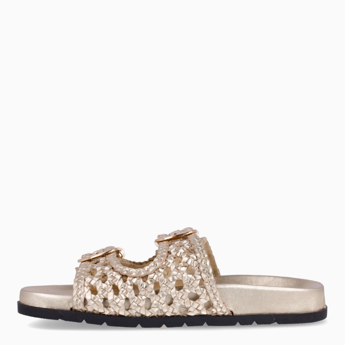 Sandalias de la marca Itse, modelo RODAS. Sandalias elaboradas en piel trenzada color oro con doble tiras con hebilla en la pala. Suela plana y cómoda. Sandalias Itse RODAS, un complemento, ideal para llevarlo todos los días!