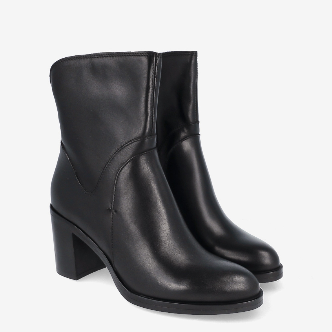 Los botines MJUS LEONELLA destacan por su diseño clásico y versátil, perfectos para completar cualquier look de diario. Están confeccionados en piel de color negro con un elegante acabado liso, que aporta un estilo atemporal y fácil de combinar.Incorporan un tacón de 6 cm, que ofrece la altura ideal sin renunciar a la comodidad y la estabilidad en cada paso. Además, cuentan con cierre de cremallera, facilitando un ajuste cómodo y práctico. Los MJUS LEONELLA son el complemento perfecto para el día a día, combinando calidad, confort y un diseño sofisticado.