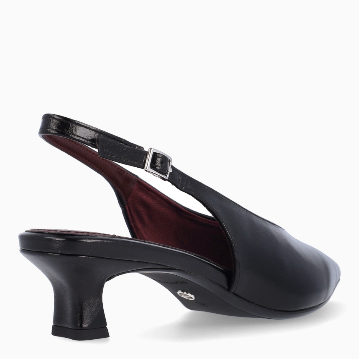 Los salones Tamaris QUEENIE combinan elegancia y comodidad en un diseño perfecto para cualquier ocasión. Están confeccionados en piel de color negro con un sofisticado acabado liso clásico. Incorporan un tacón de 4 cm de altura, ideal para proporcionar una ligera elevación y garantizar el confort durante largas jornadas. Su punta afilada realza la silueta del calzado con un aire refinado y femenino.Cuentan con cierre mediante hebilla ajustable para un ajuste seguro y personalizado, además de una plantilla suave que ofrece una mayor comodidad en cada paso.Los Tamaris QUEENIE son la opción perfecta para transformar cualquier look en un conjunto formal y elegante, sin renunciar a un estilo moderno y versátil.