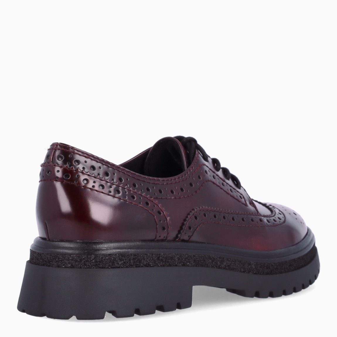 Blucher de la marca Tamaris, modelo VERONA. Mocasines elaborados en piel color burdeos. Su silueta de corte bajo con punta redonda crea un look casual y sencillo para el día a día, mientras que la plataforma de 3 cm añade altura sin sacrificar la estabilidad. Cierre de blucher Tamaris con cordones en pala. Tiene un diseño de ajuste ancho prioriza la comodidad, y la plantilla de piel extraíble te permite adaptar la amortiguación o usar tus propias plantillas. Con los blucher Tamaris, Veron ate sentirás cómoda en cada paso que des.
