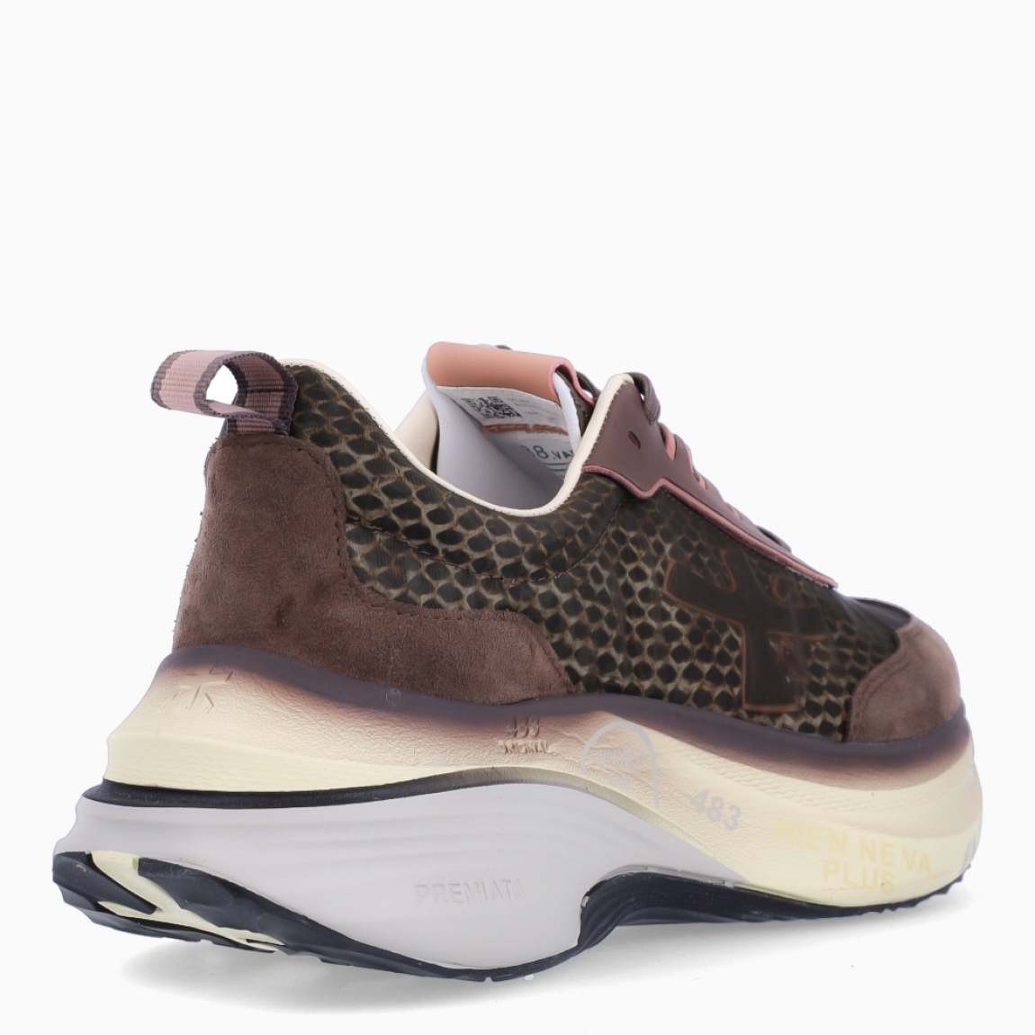 Deportiivas de la marca Premiata, modelo HILL. Exterior de la deportivas en naylon color marrón con estampado serpiente y detalle en ante. Interior en piel color blanco. Cierre de las deportivas Premiata con cordones marrones. Deportivas con plataforma de 5cm de altura. Estas deportivas Premiata HILL son la combinación perfecta entre lo clásico, cómodo y original. Será tu complemento perfecto para esta temporada!