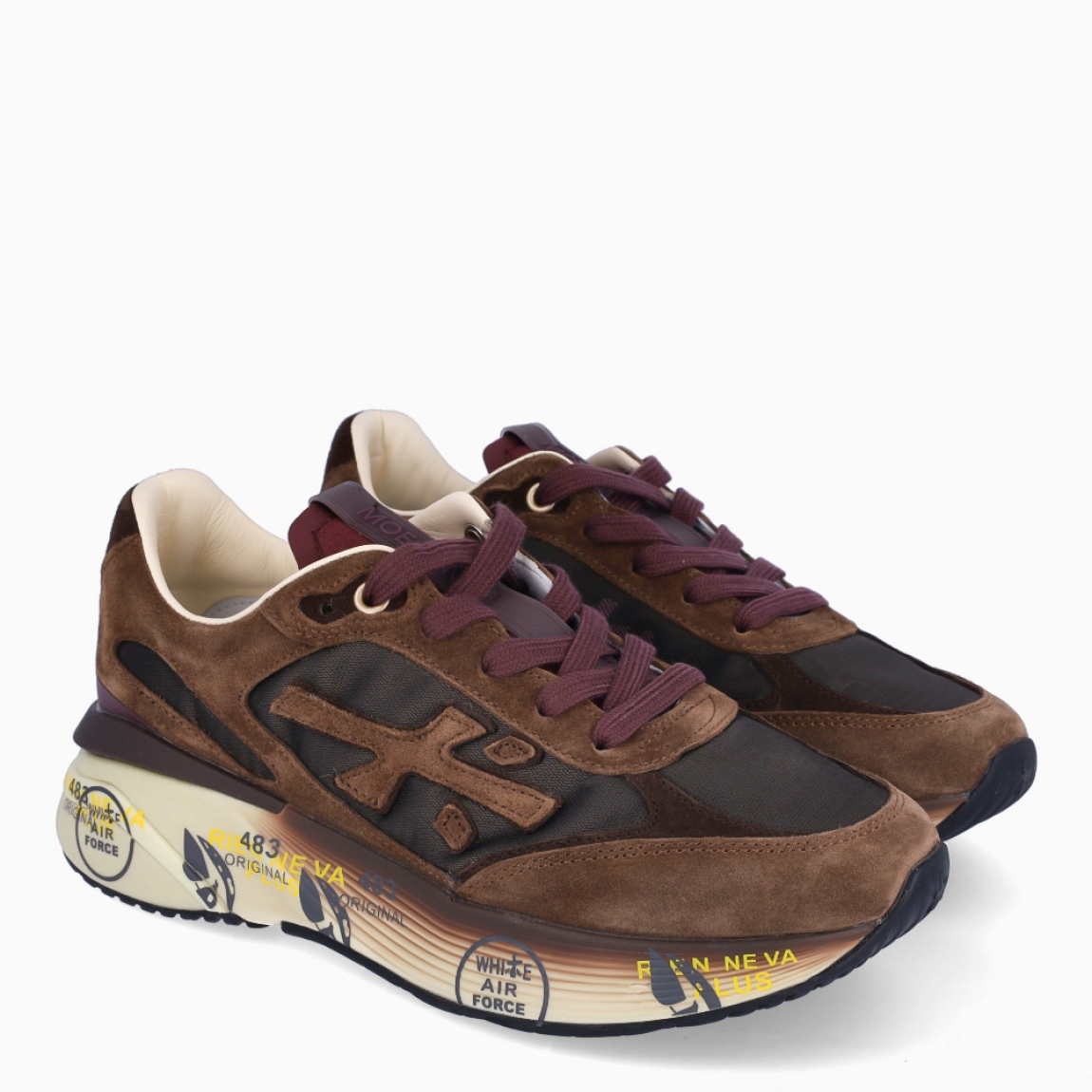 Deportiva de la marca Premiata, modelo MOERUND . Exterior de la deportiva en naylon color marrón con detalle en ante y logo lateral. Interior de la deportiva de piel de color blanco. Cierre de la deportiva con cordones de color marrón. Deportiva con plantilla acolchada para garantizar el máximo confort. Deportiva con suela de goma y estampado de marca. La deportiva MOERUND de Premiata es una deportiva ligera y cómoda, con unos detalles que la hacen diferente y especial. Ideal para marcar estilo día a día.